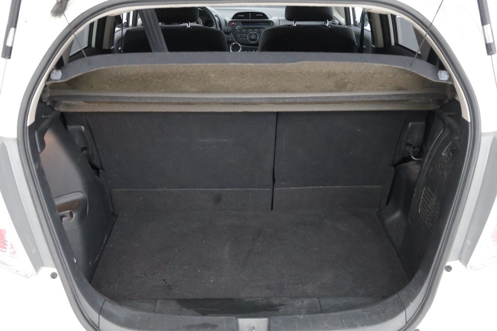Honda Jazz 2013 5D Hybrid Comfort * Lohko+ sisäpistoke / Aut. Ilmastointi / 2x Hyvät renkaat! / Hyvin huollettu *
