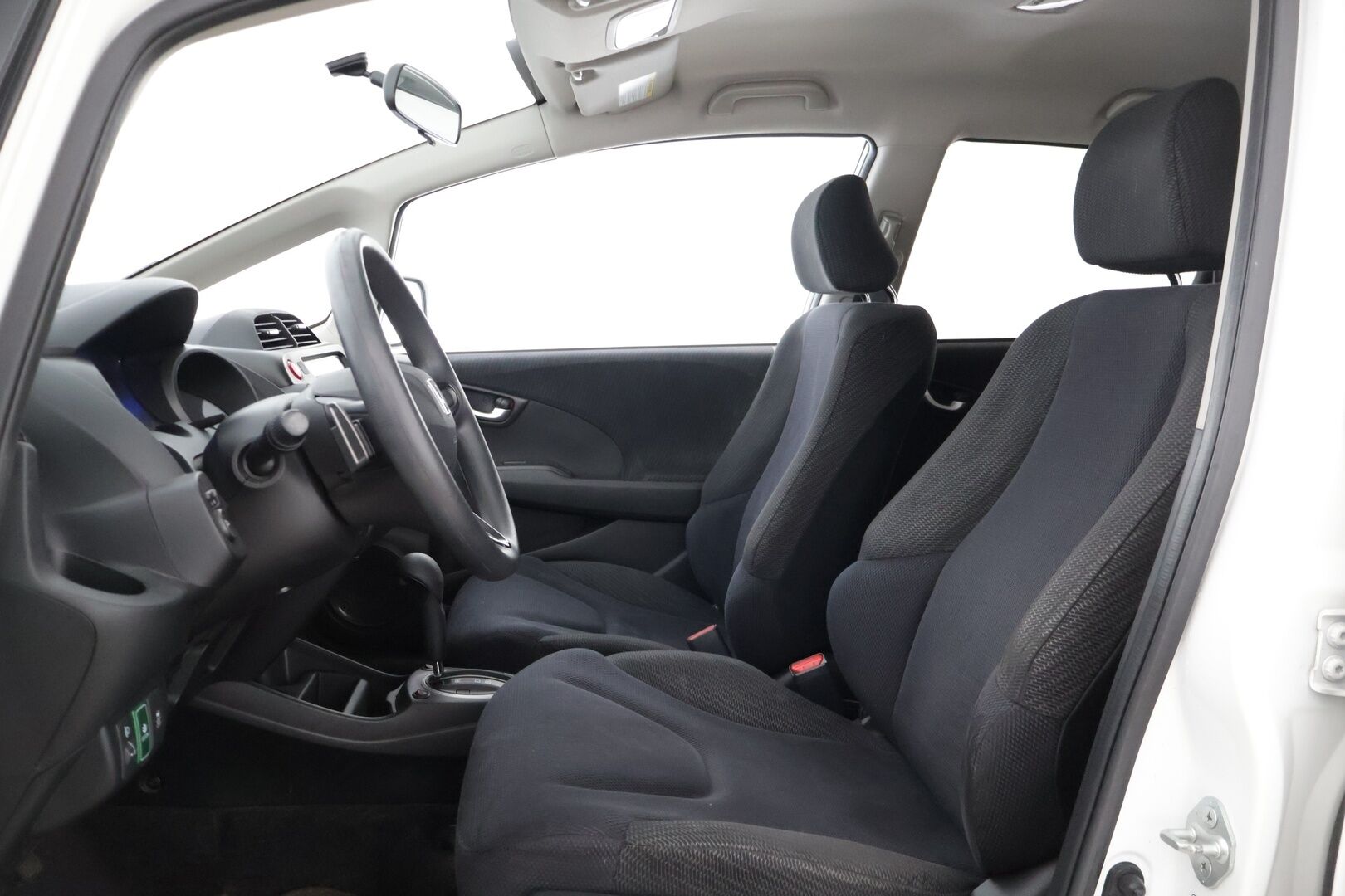 Honda Jazz 2013 5D Hybrid Comfort * Lohko+ sisäpistoke / Aut. Ilmastointi / 2x Hyvät renkaat! / Hyvin huollettu *