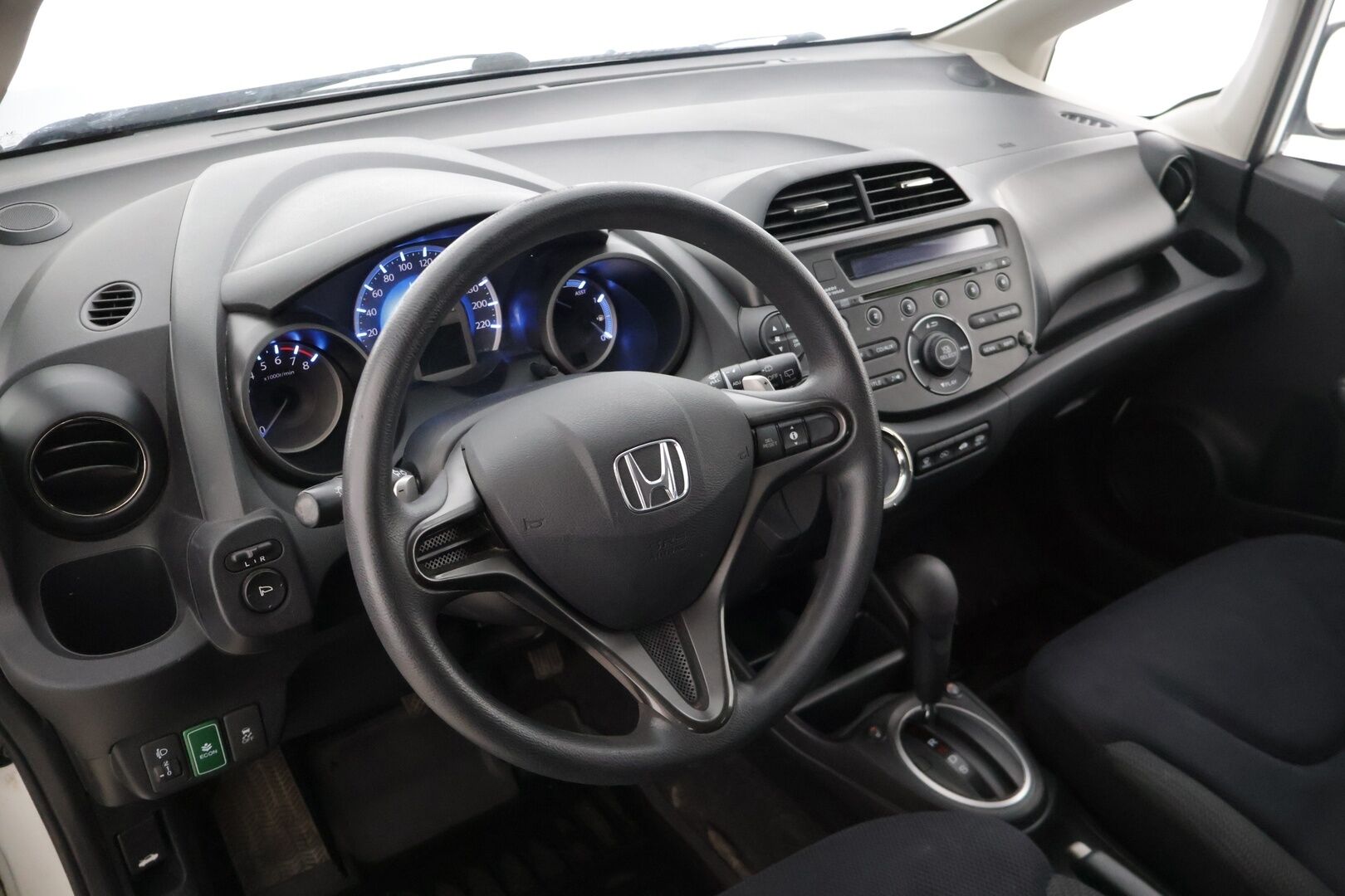 Honda Jazz 2013 5D Hybrid Comfort * Lohko+ sisäpistoke / Aut. Ilmastointi / 2x Hyvät renkaat! / Hyvin huollettu *