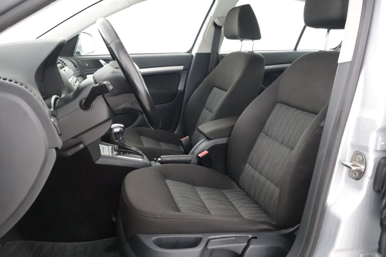 Skoda Octavia 2012 1,4 TSI Elegance DSG Autom. *Myydään Huutokaupat.com* - *Myydään Huutokaupat.com* Vetokoukku / Lohko + Sisäpistoke / Suomiauto / Vakkari / Bluetooth /  