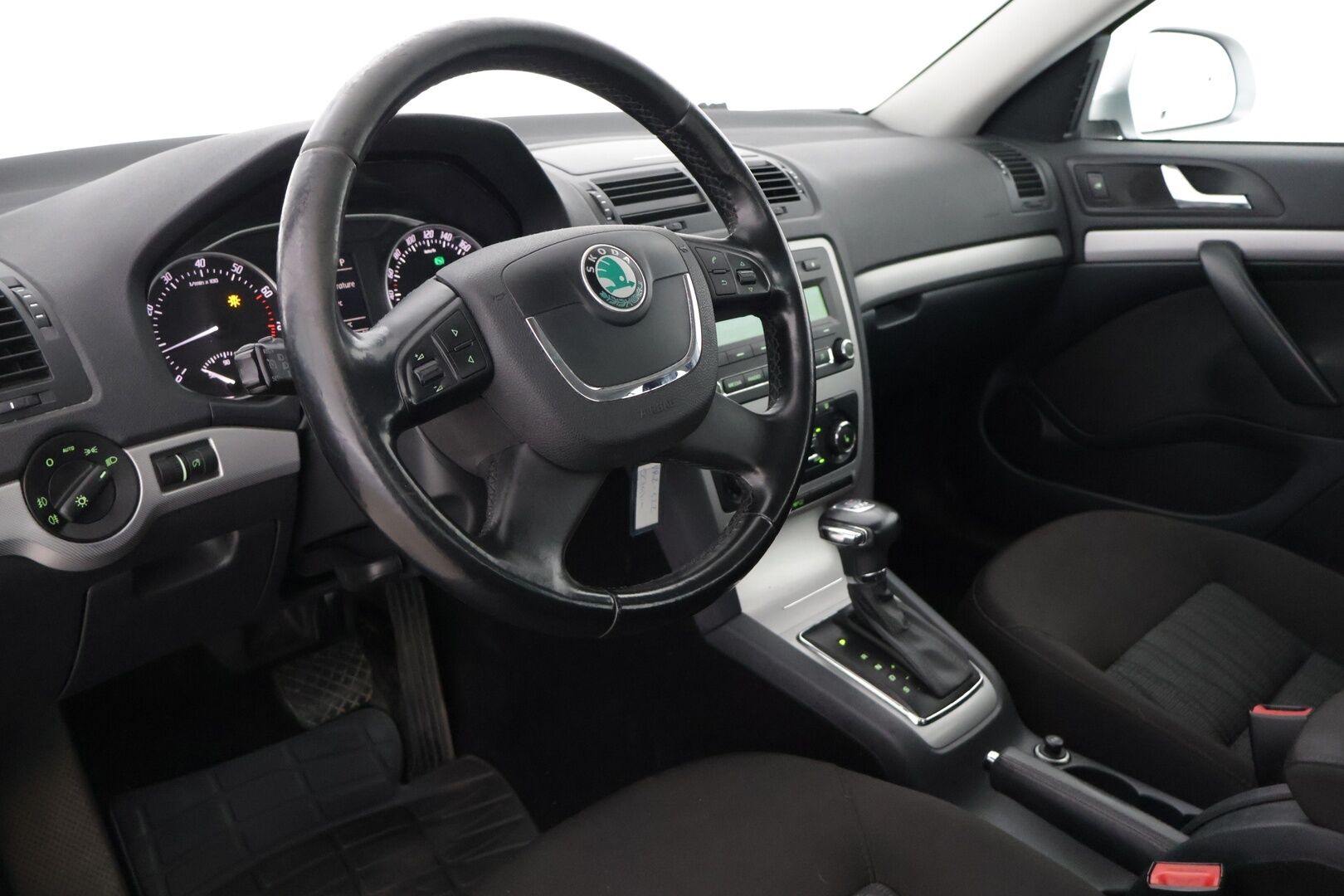 Skoda Octavia 2012 1,4 TSI Elegance DSG Autom. *Myydään Huutokaupat.com* - *Myydään Huutokaupat.com* Vetokoukku / Lohko + Sisäpistoke / Suomiauto / Vakkari / Bluetooth /  