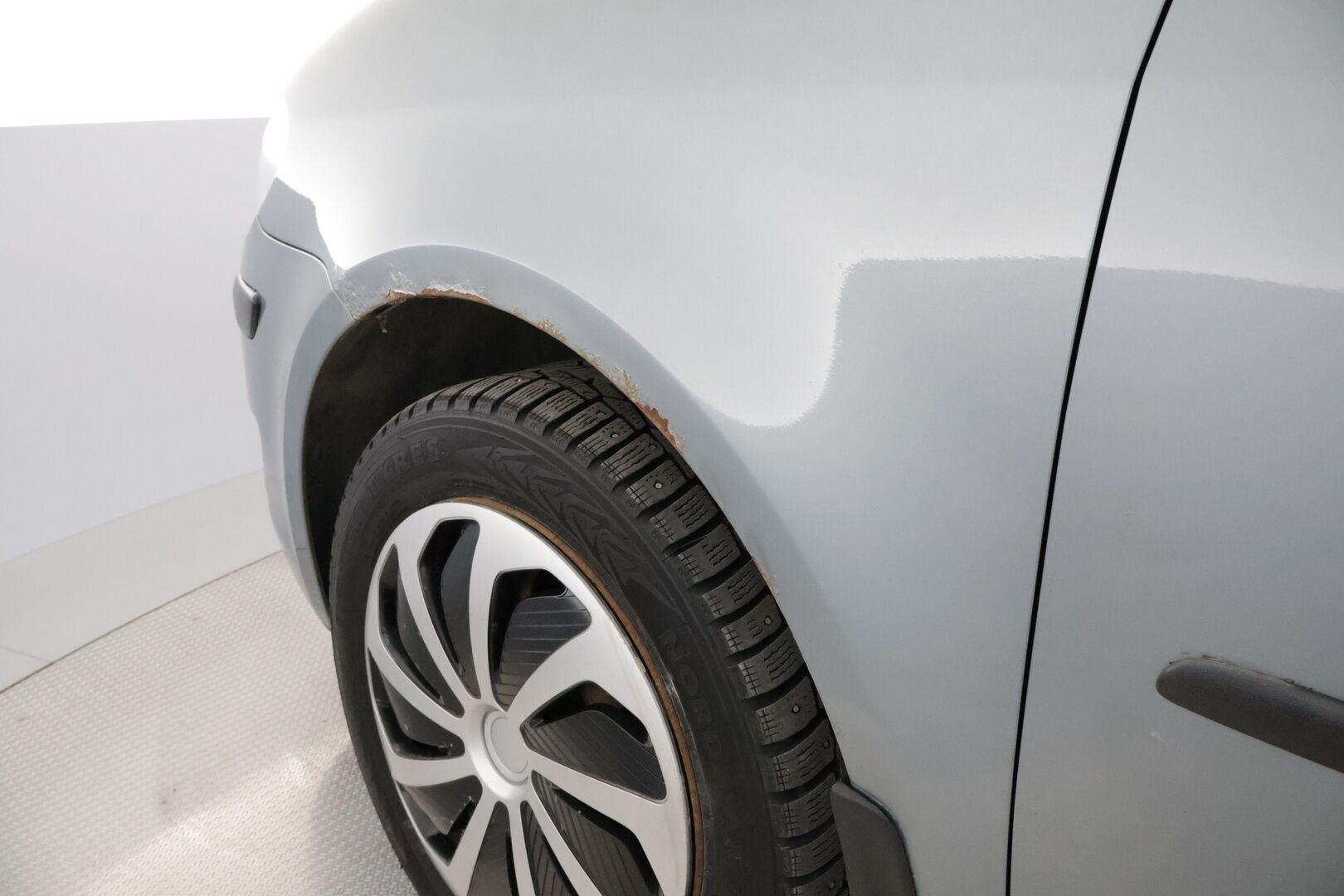 Volkswagen Touran 2008 Conceptline 1,9 TDI 77 kW 7-hlö *YritysOutlet - Myydään vain yrityksille * - ** Lohko / Vakkari / Leimaa 11/26 asti / Kahdet renkaat **