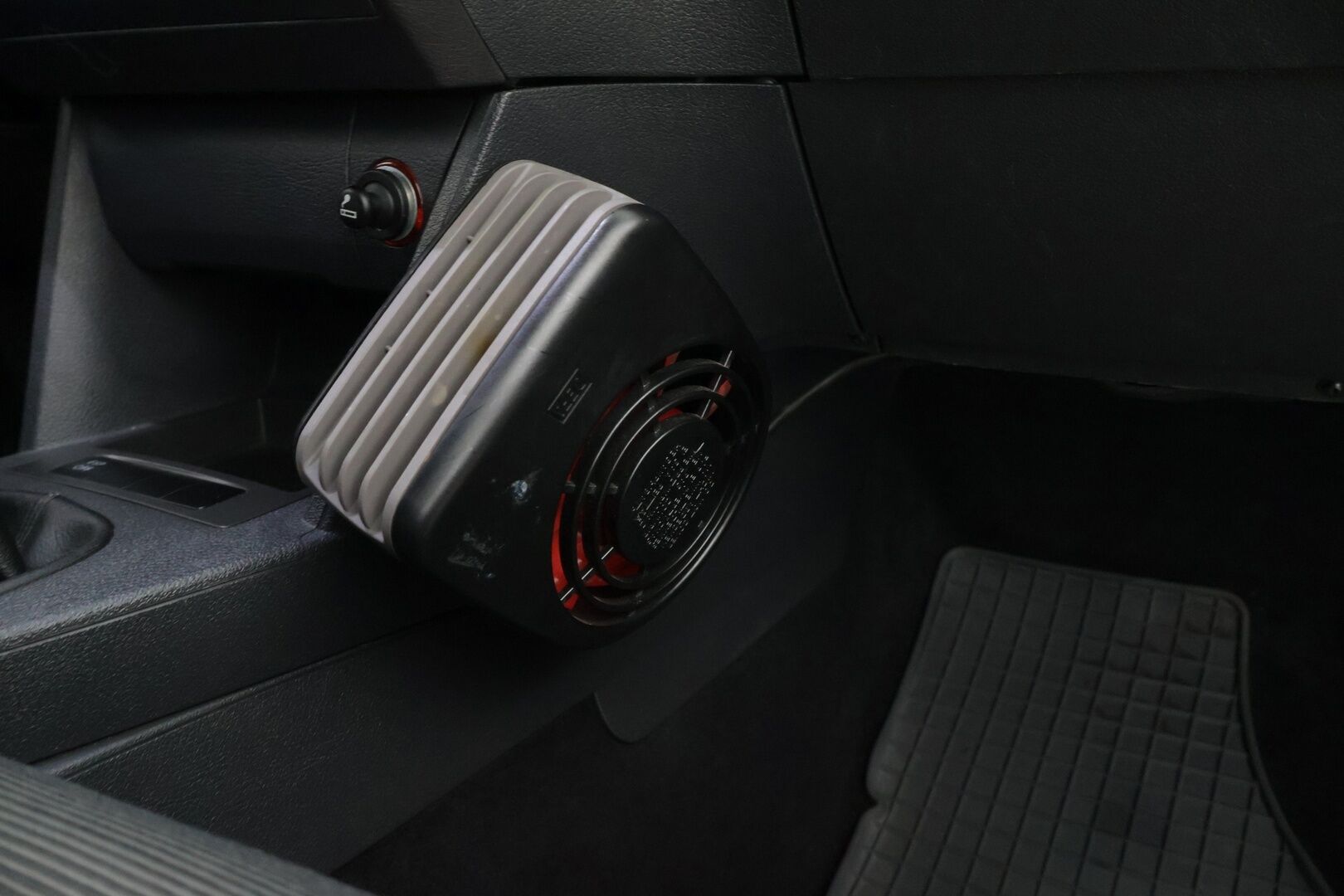 Volkswagen Touran 2008 Conceptline 1,9 TDI 77 kW 7-hlö *YritysOutlet - Myydään vain yrityksille * - ** Lohko / Vakkari / Leimaa 11/26 asti / Kahdet renkaat **