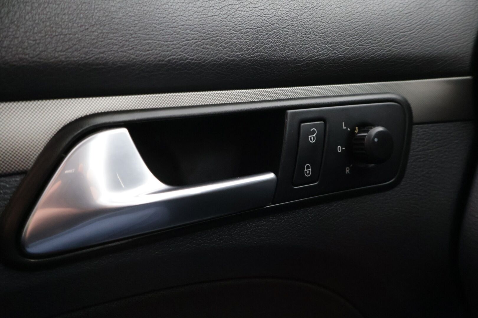 Volkswagen Touran 2008 Conceptline 1,9 TDI 77 kW 7-hlö *YritysOutlet - Myydään vain yrityksille * - ** Lohko / Vakkari / Leimaa 11/26 asti / Kahdet renkaat **