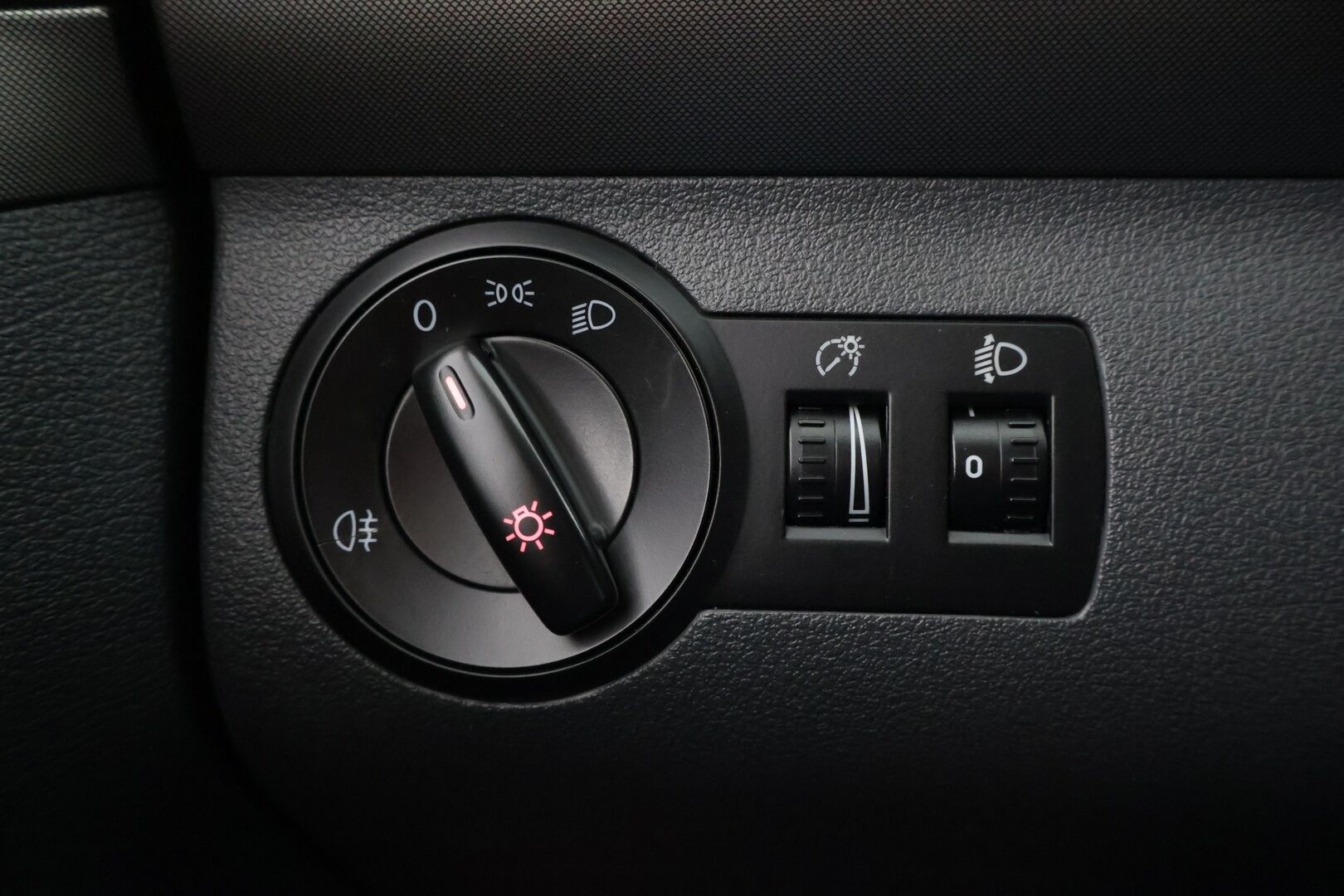 Volkswagen Touran 2008 Conceptline 1,9 TDI 77 kW 7-hlö *YritysOutlet - Myydään vain yrityksille * - ** Lohko / Vakkari / Leimaa 11/26 asti / Kahdet renkaat **