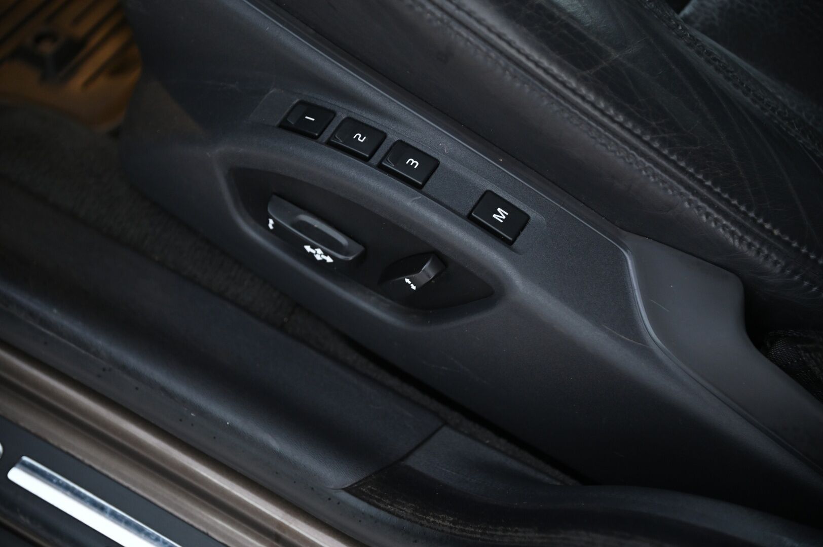 Volvo XC70 2012 D3 AWD Summum aut.  *Adapt. vak / Nahat  /Muistipenkki/  Pa-Lämmitin/  Kessy/  Koukku/  Bliss* - Suomiauto / Hyvin huollettu / Jakohihna vaihdettu 03/2023