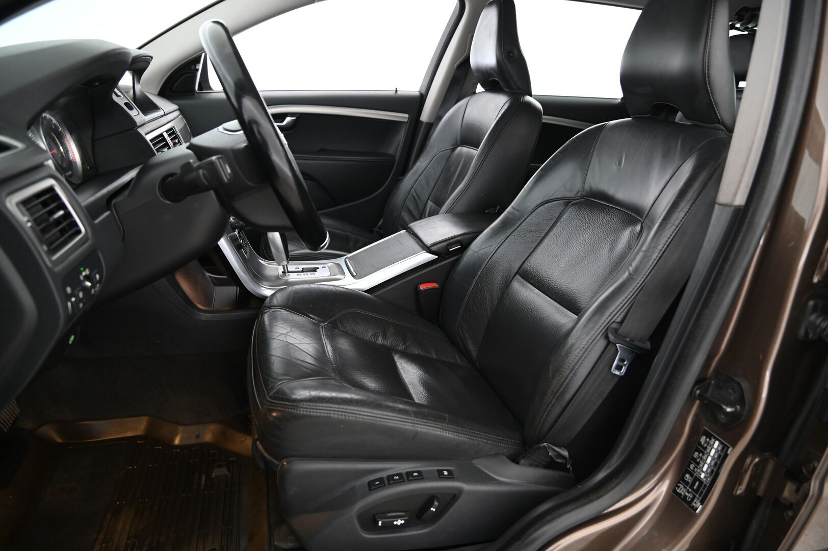 Volvo XC70 2012 D3 AWD Summum aut.  *Nahat  /Muistipenkki/  Pa-Lämmitin/  Kessy/  Koukku/  Bliss* - Suomiauto / Hyvin huollettu / Jakohihna vaihdettu 03/2023