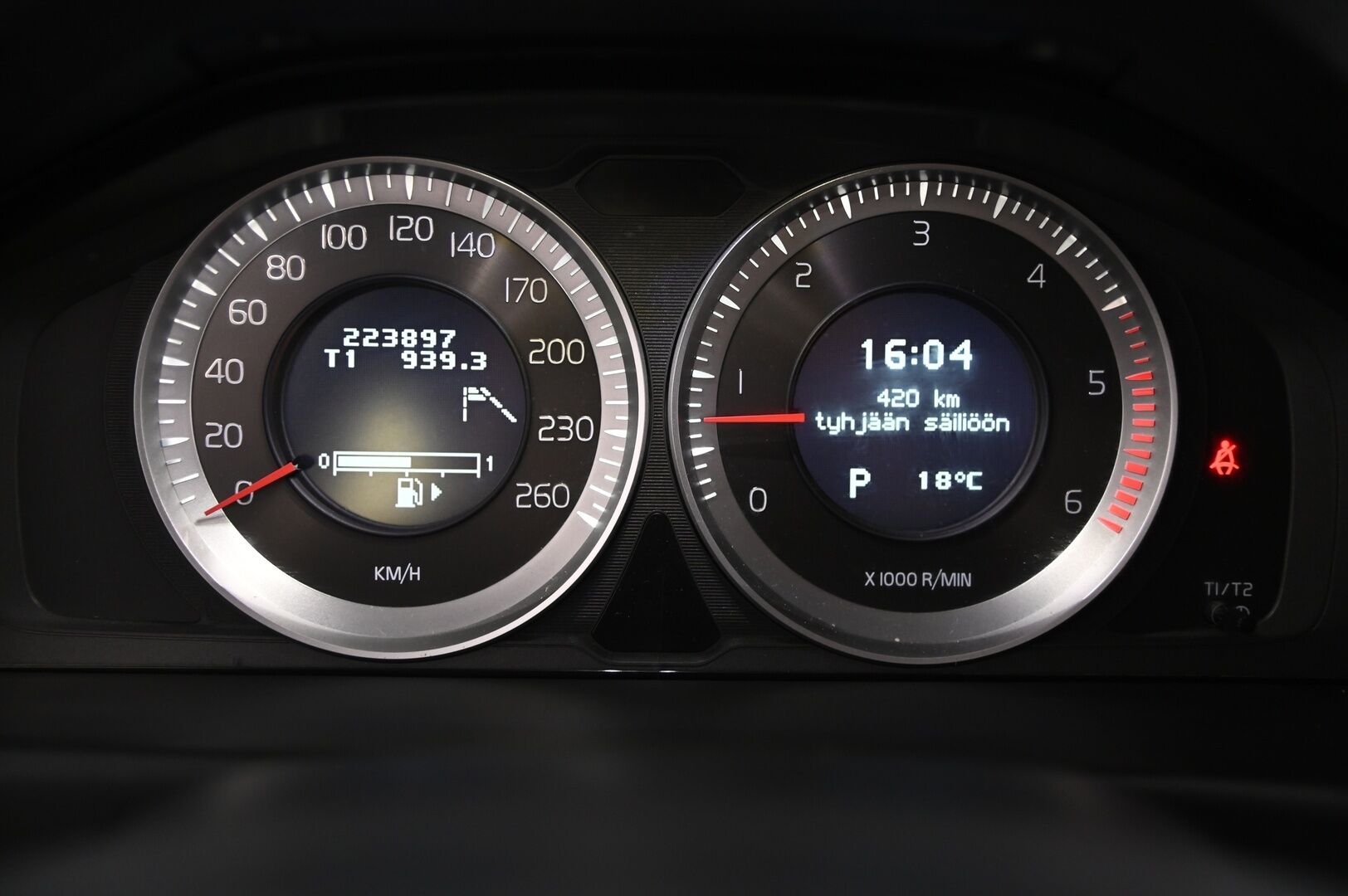 Volvo XC70 2012 D3 AWD Summum aut.  *Nahat  /Muistipenkki/  Pa-Lämmitin/  Kessy/  Koukku/  Bliss* - Suomiauto / Hyvin huollettu / Jakohihna vaihdettu 03/2023