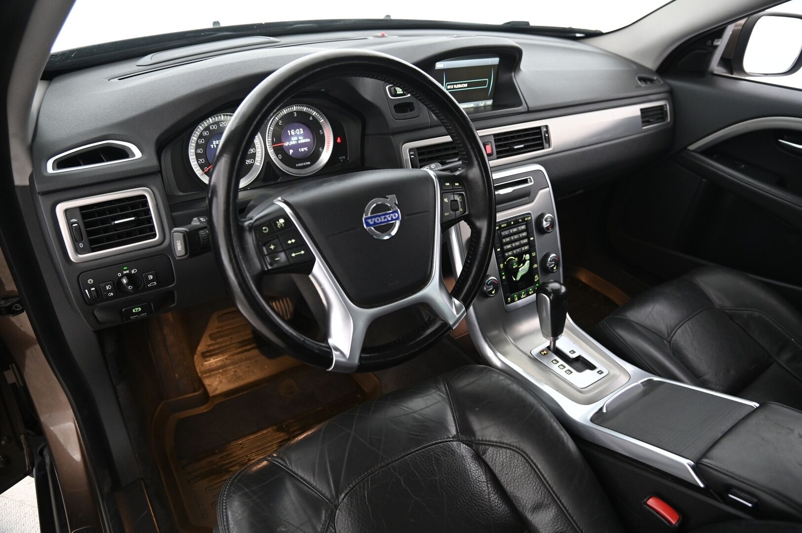 Volvo XC70 2012 D3 AWD Summum aut.  *Nahat  /Muistipenkki/  Pa-Lämmitin/  Kessy/  Koukku/  Bliss* - Suomiauto / Hyvin huollettu / Jakohihna vaihdettu 03/2023