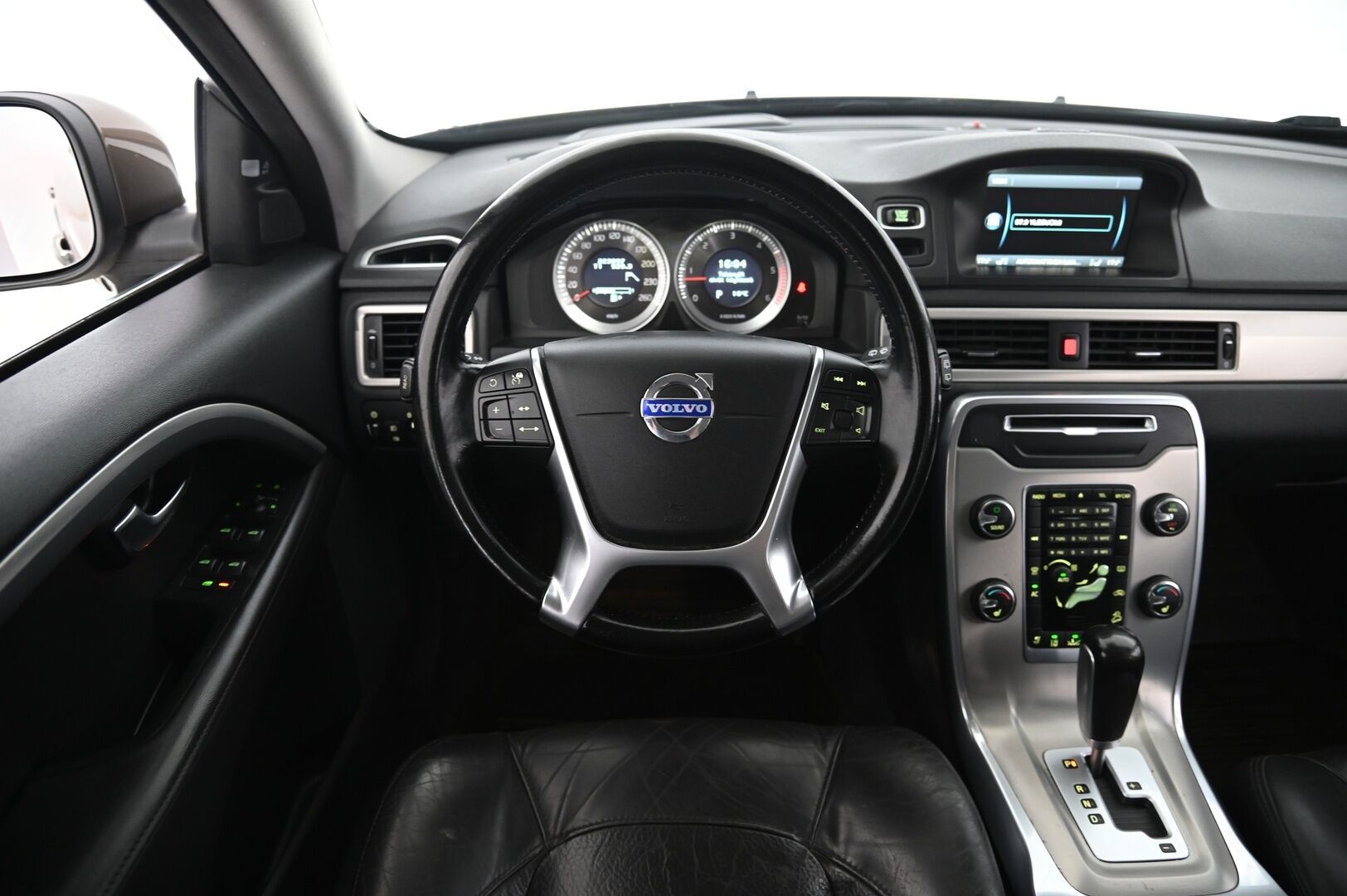 Volvo XC70 2012 D3 AWD Summum aut.  *Nahat  /Muistipenkki/  Pa-Lämmitin/  Kessy/  Koukku/  Bliss* - Suomiauto / Hyvin huollettu / Jakohihna vaihdettu 03/2023