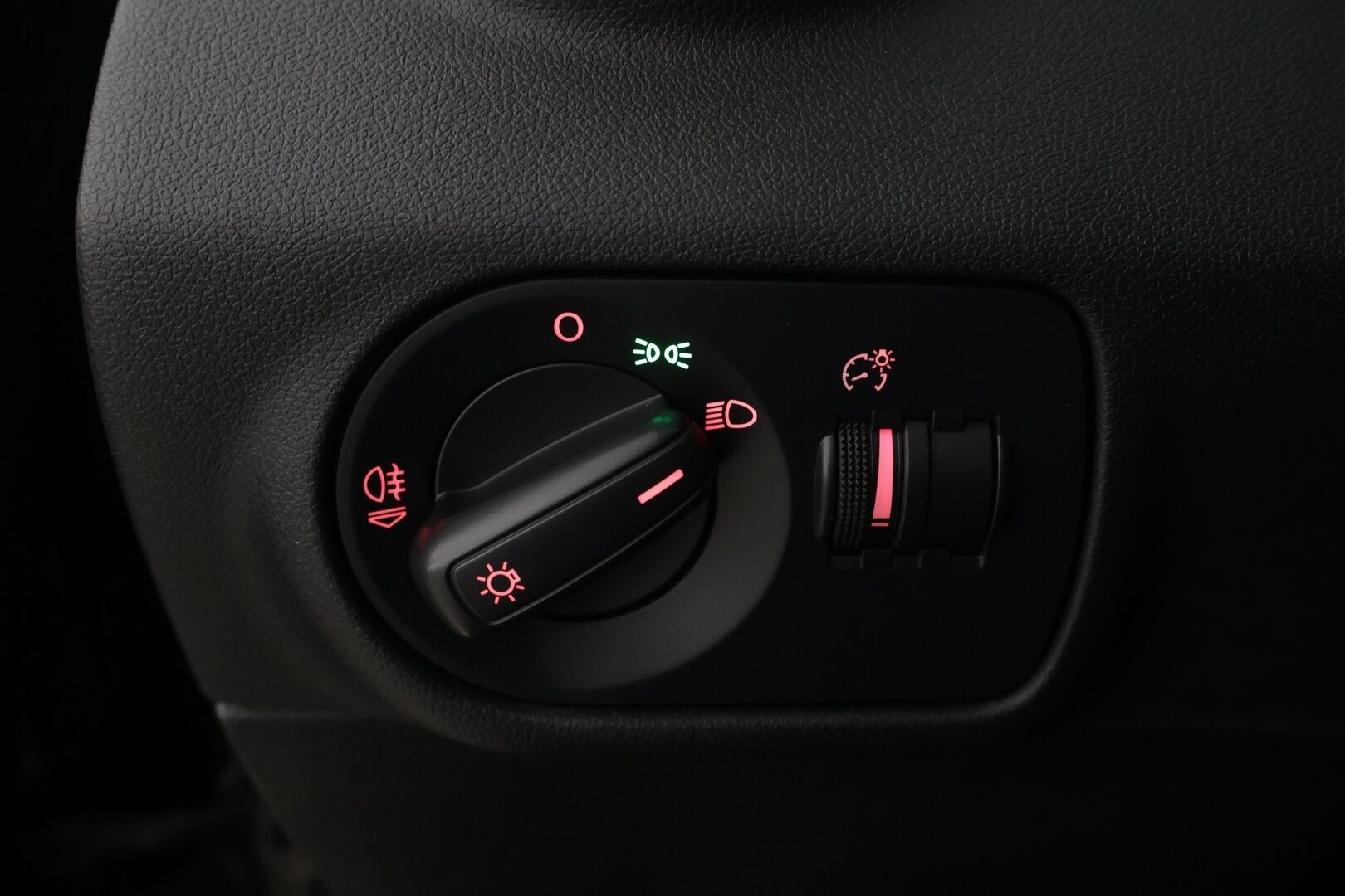 Audi A1 2012 Attraction 1,2 TFSI Start-Stop ** Lohko / Vakkari / S-Line ulko - Suomi auto / Jakoketju tehty / Juuri huollettu