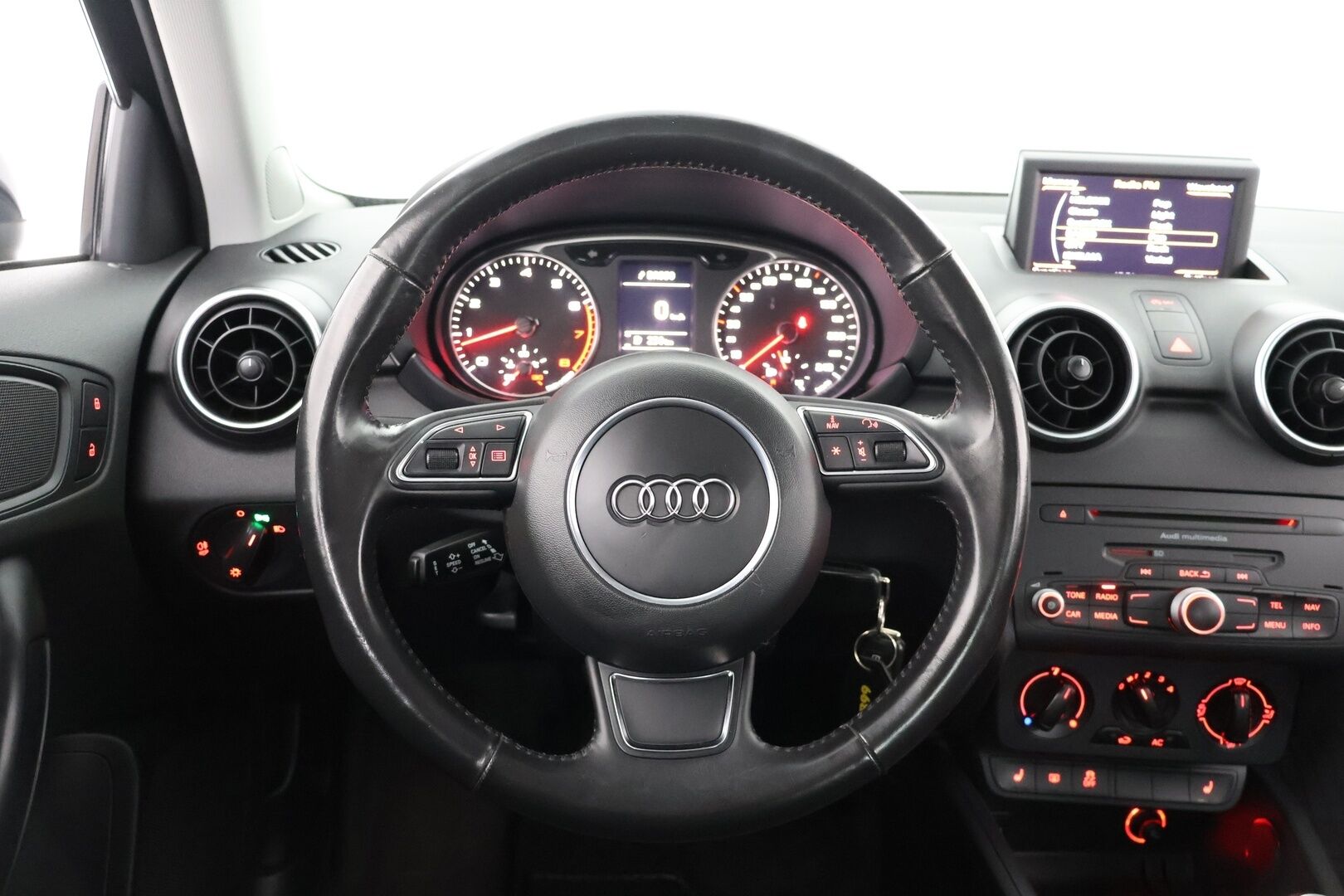 Audi A1 2012 Attraction 1,2 TFSI Start-Stop ** Lohko / Vakkari / S-Line ulko - Suomi auto | Jakoketju tehty  | 2x Renkaat Aluin | Lohkari sis.pistok.