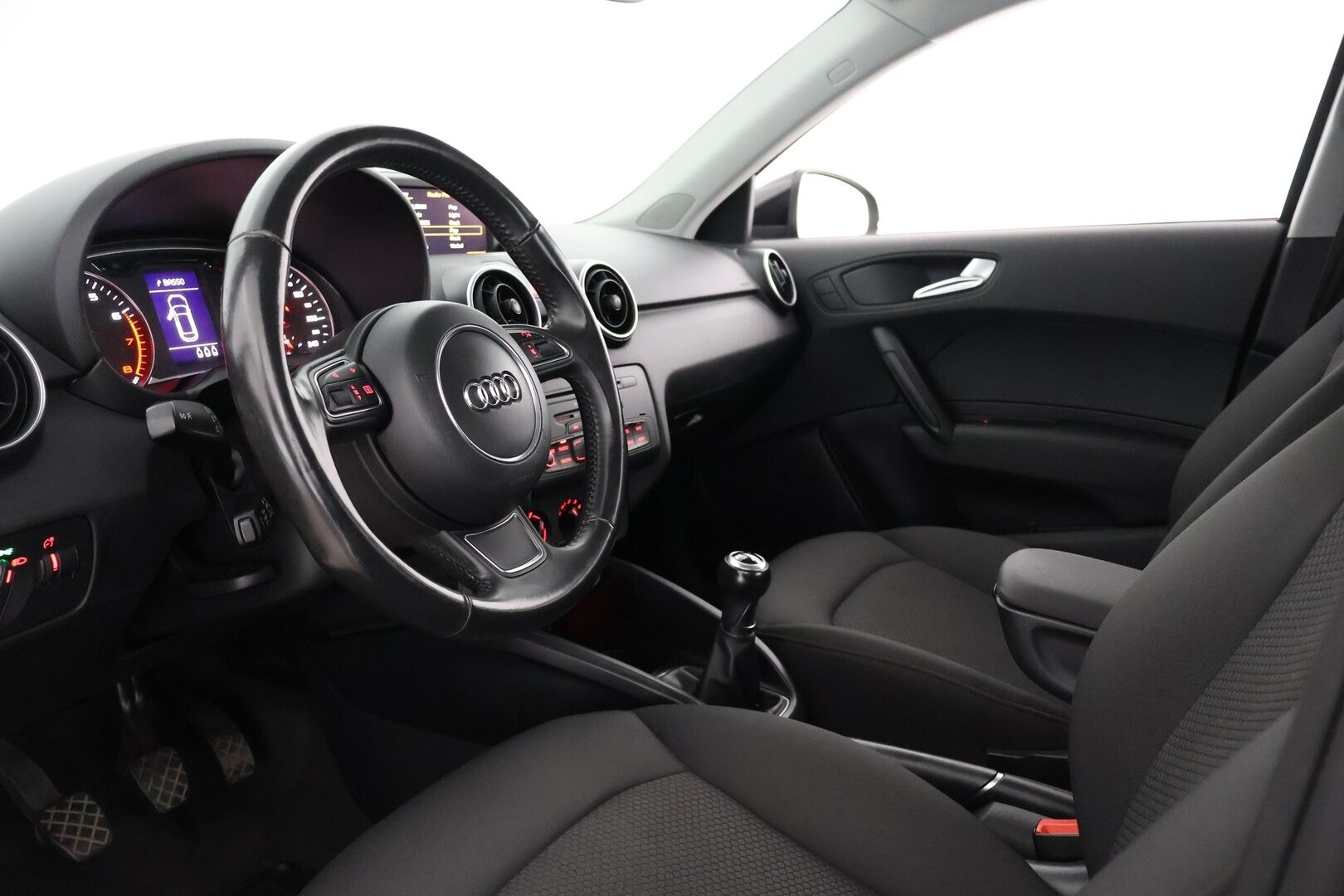Audi A1 2012 Attraction 1,2 TFSI Start-Stop ** Lohko / Vakkari / S-Line ulko - Suomi auto | Jakoketju tehty  | 2x Renkaat Aluin | Lohkari sis.pistok.