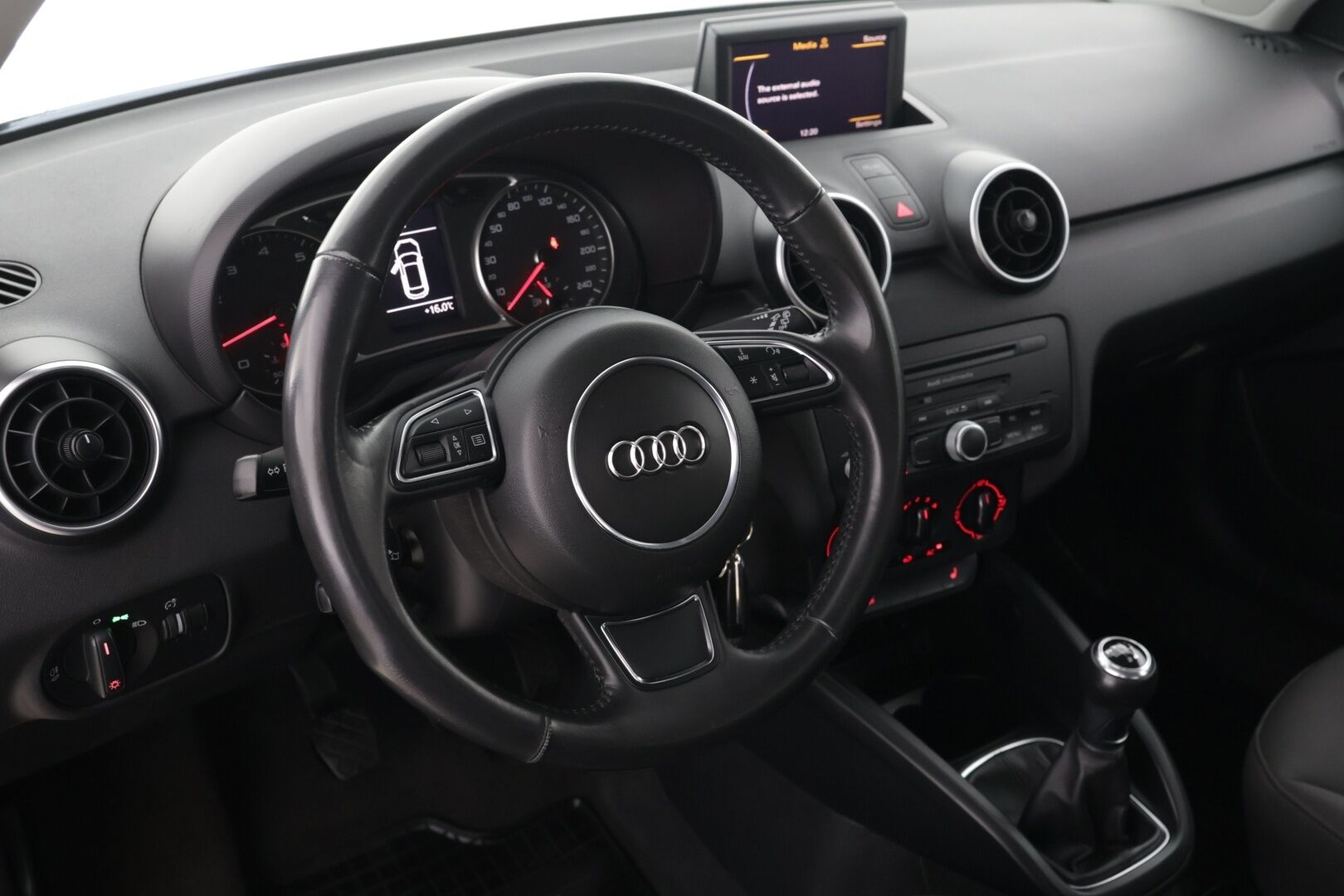 Audi A1 2012 Attraction 1,2 TFSI Start-Stop ** Lohko / Vakkari / S-Line ulko - Suomi auto / Jakoketju tehty / Juuri huollettu