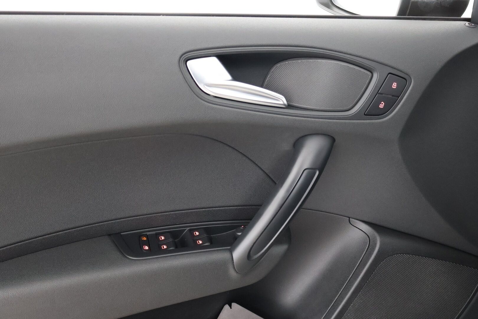 Audi A1 2012 Attraction 1,2 TFSI Start-Stop ** Lohko / Vakkari / S-Line ulko - Suomi auto | Jakoketju tehty  | 2x Renkaat Aluin | Lohkari sis.pistok.