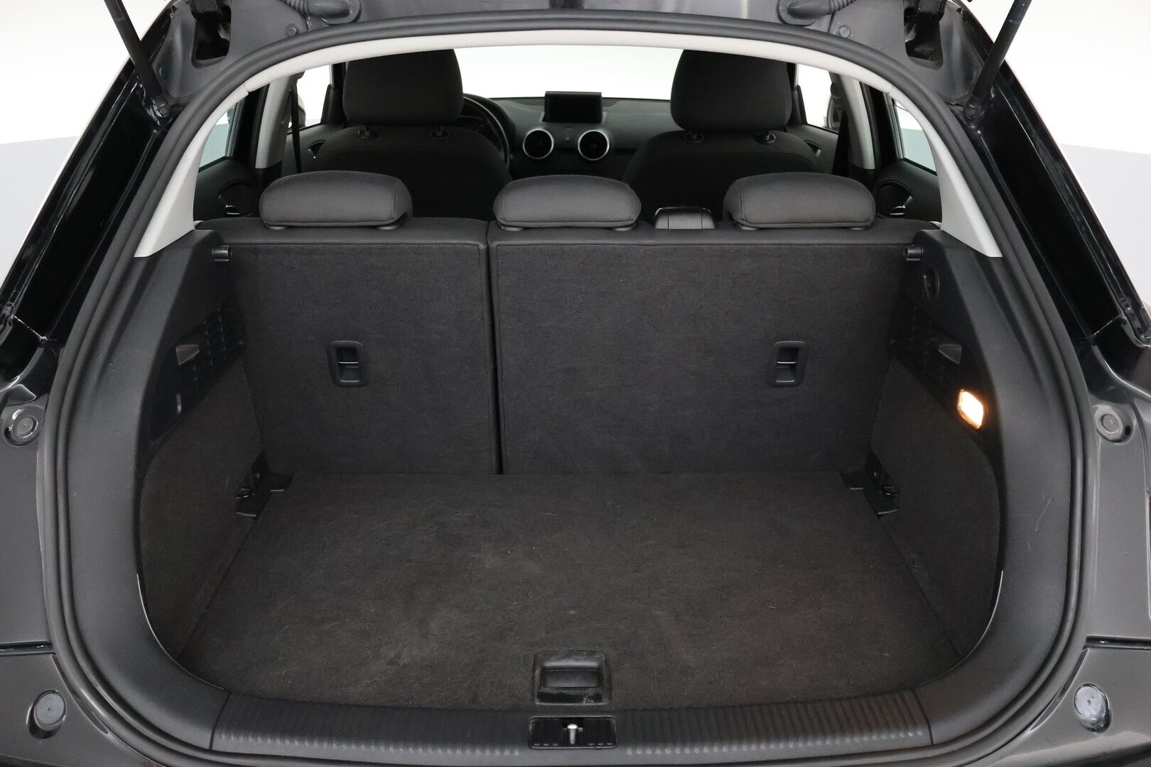 Audi A1 2012 Attraction 1,2 TFSI Start-Stop ** Lohko / Vakkari / S-Line ulko - Suomi auto | Jakoketju tehty  | 2x Renkaat Aluin | Lohkari sis.pistok.