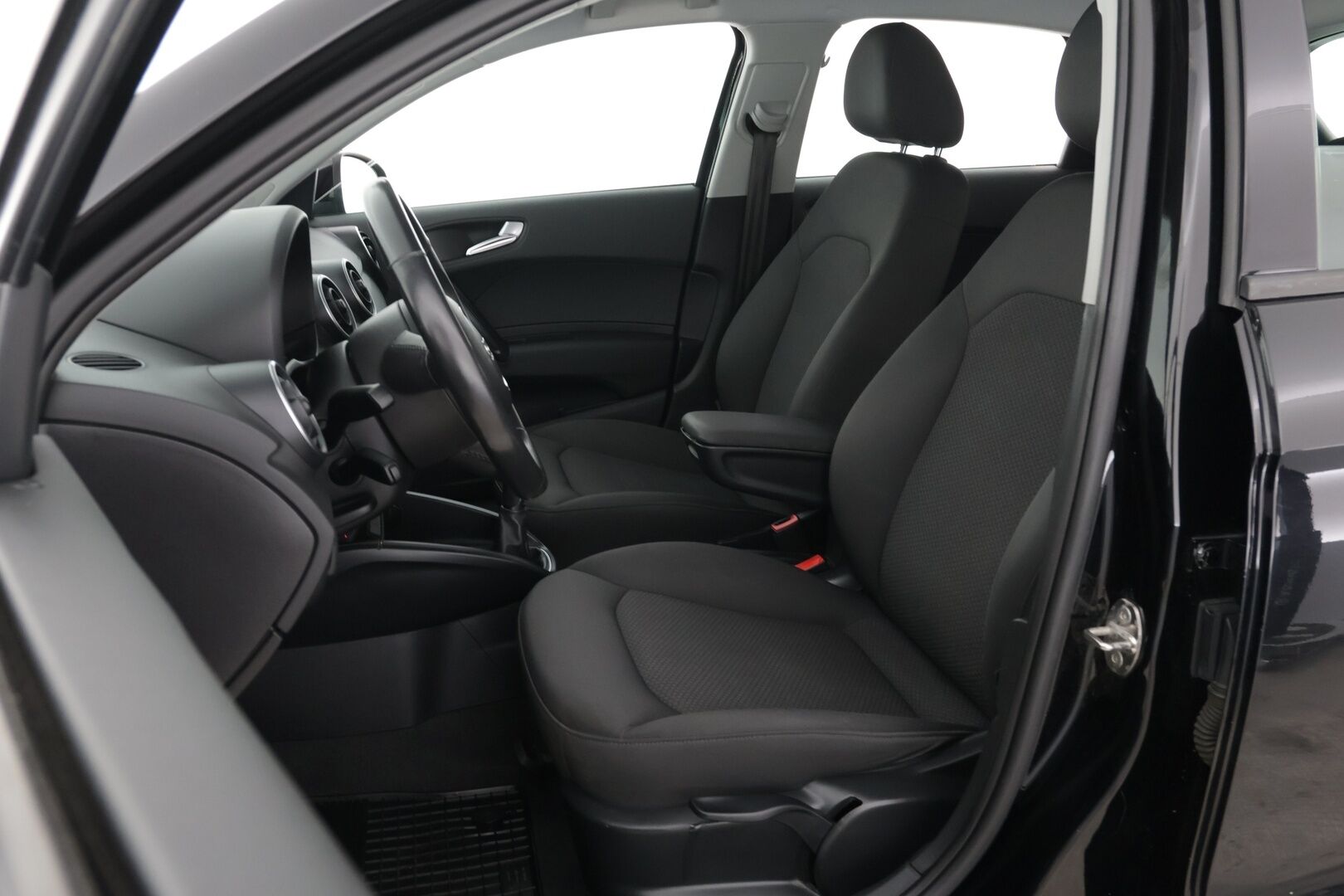 Audi A1 2012 Attraction 1,2 TFSI Start-Stop ** Lohko / Vakkari / S-Line ulko - Suomi auto / Jakoketju tehty / Juuri huollettu