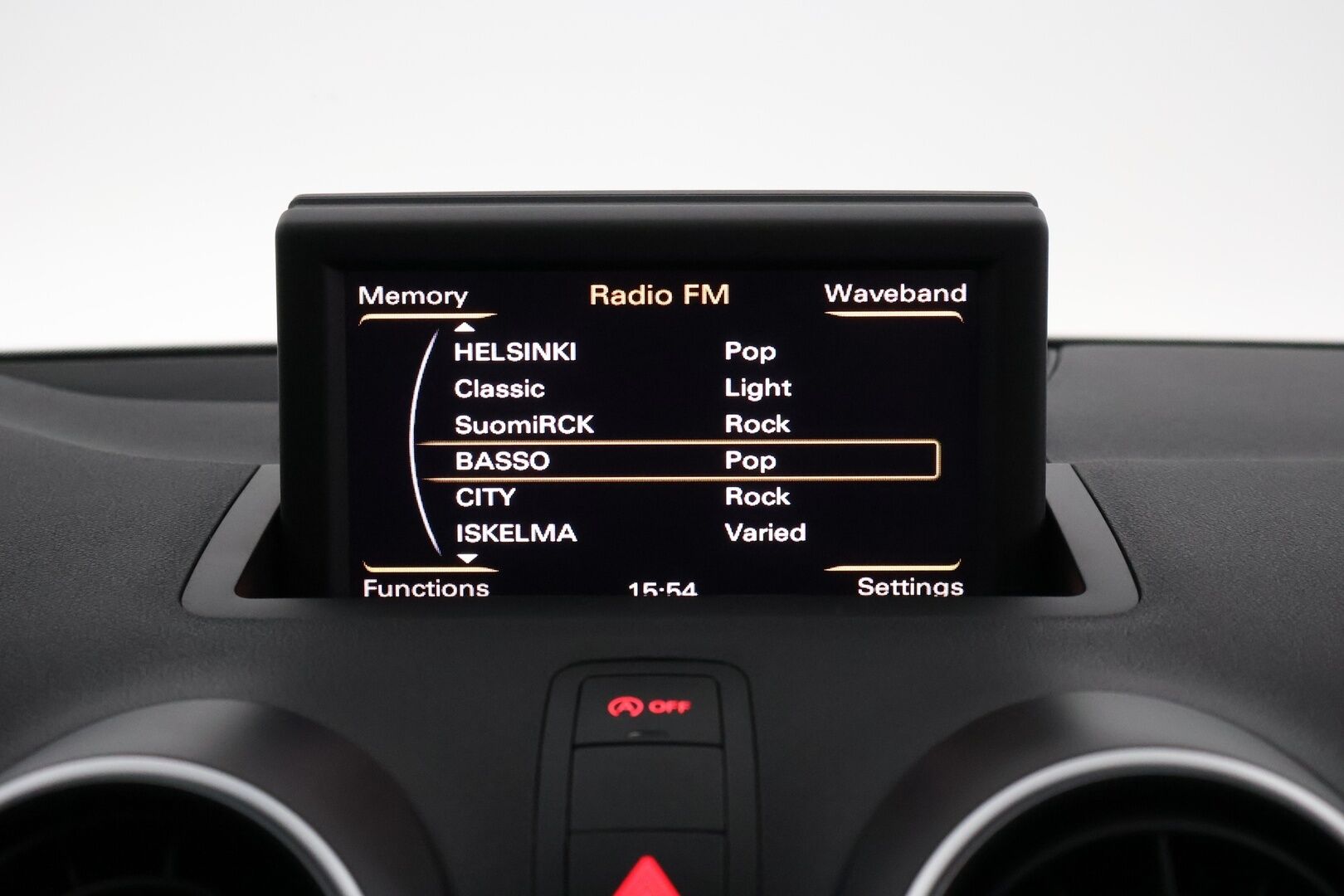 Audi A1 2012 Attraction 1,2 TFSI Start-Stop ** Lohko / Vakkari / S-Line ulko - Suomi auto | Jakoketju tehty  | 2x Renkaat Aluin | Lohkari sis.pistok.