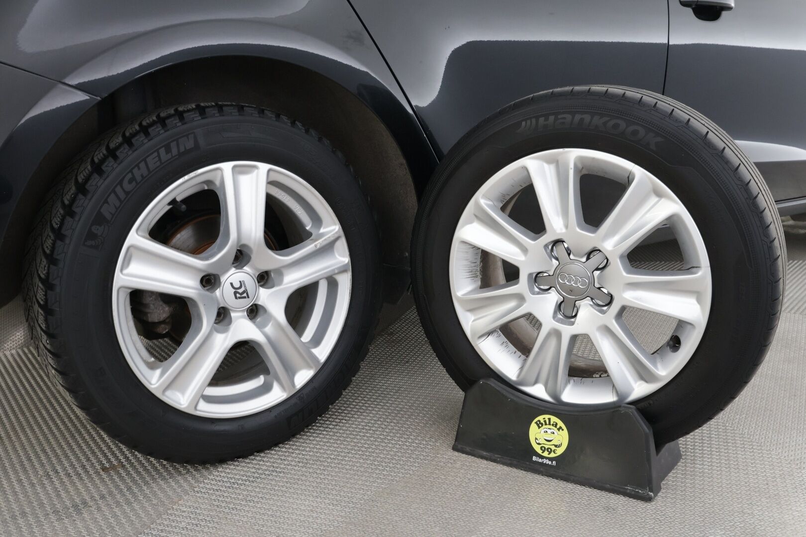 Audi A1 2012 Attraction 1,2 TFSI Start-Stop ** Lohko / Vakkari / S-Line ulko - Suomi auto / Jakoketju tehty / Juuri huollettu