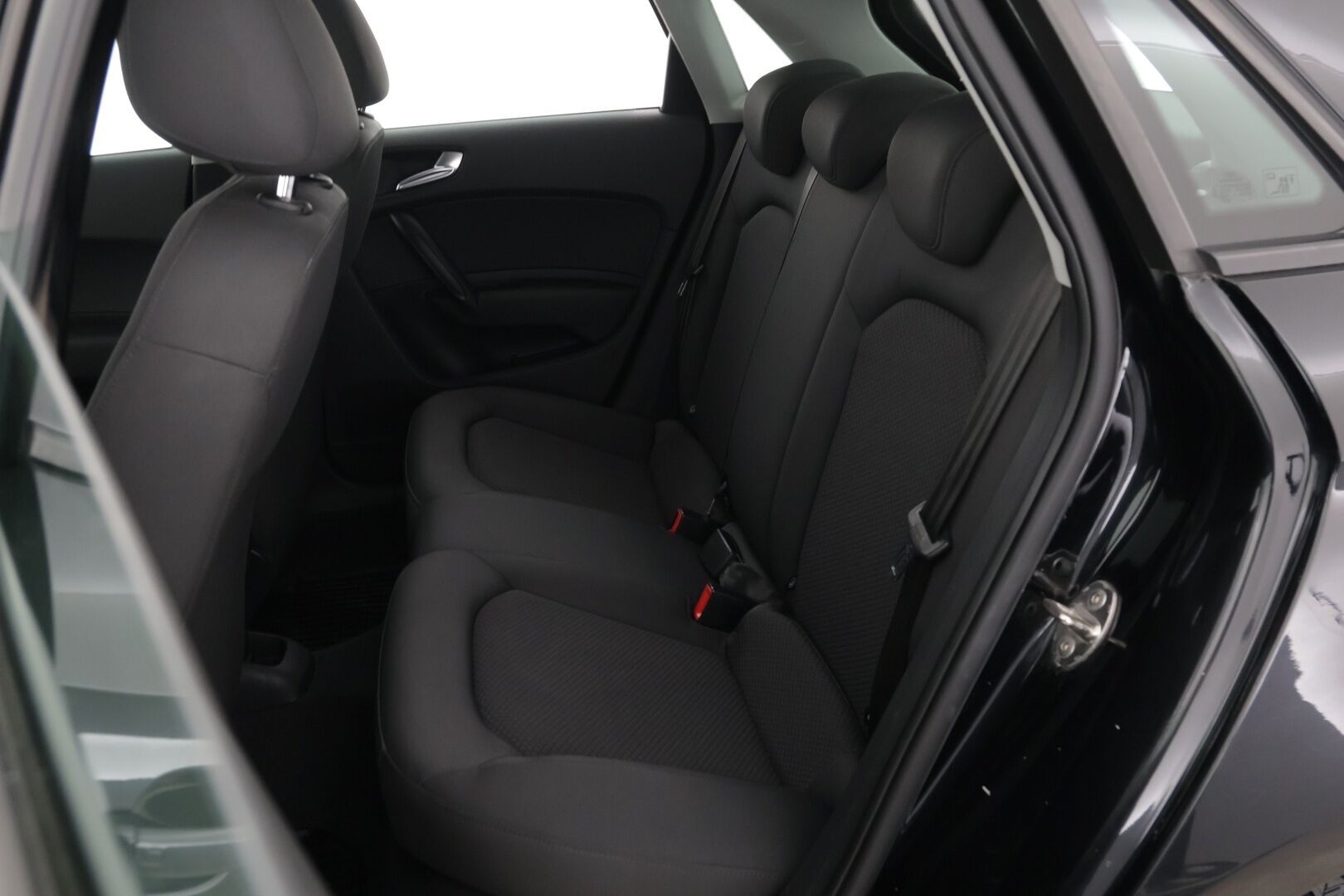 Audi A1 2012 Attraction 1,2 TFSI Start-Stop ** Lohko / Vakkari / S-Line ulko - Suomi auto / Jakoketju tehty / Juuri huollettu