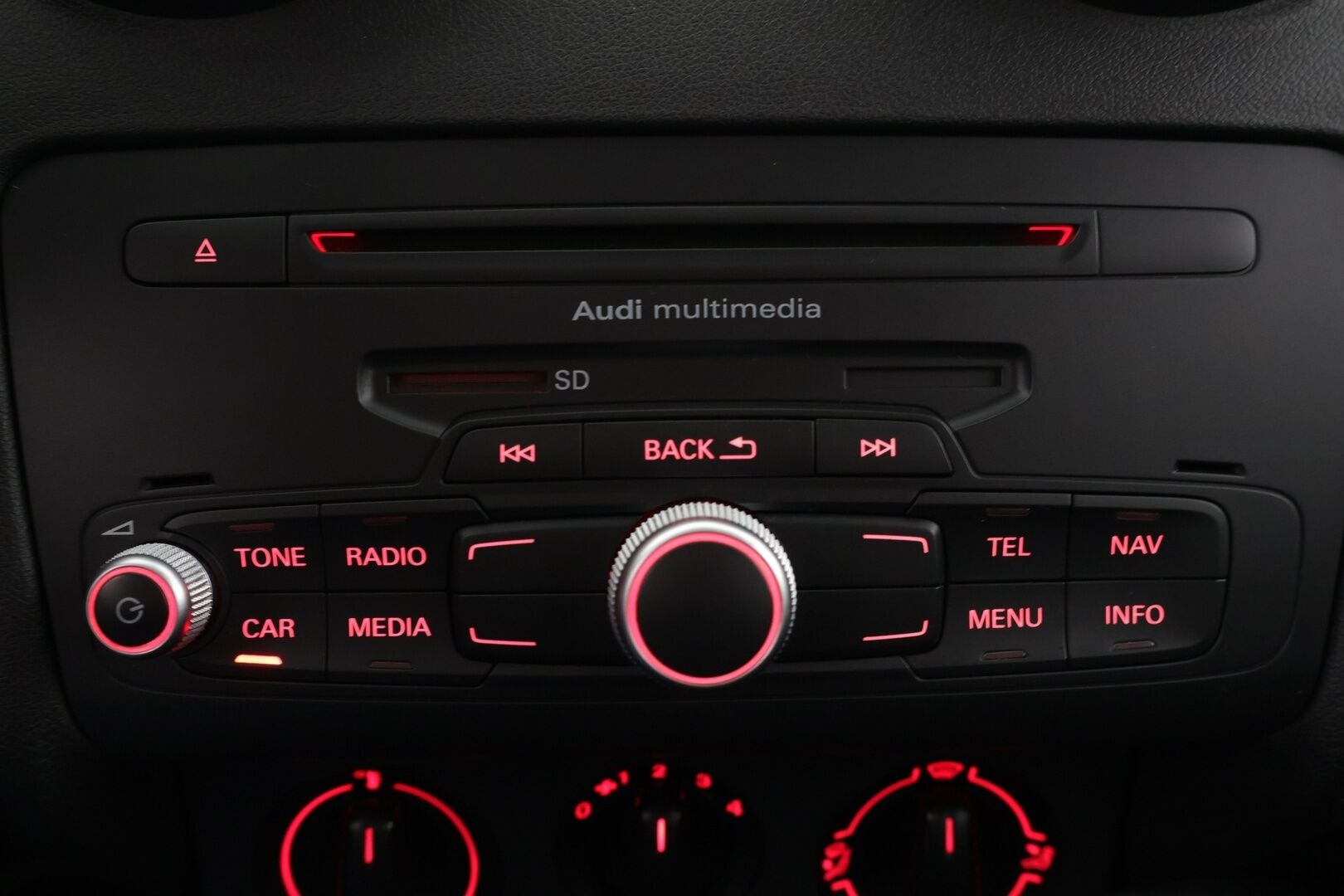 Audi A1 2012 Attraction 1,2 TFSI Start-Stop ** Lohko / Vakkari / S-Line ulko - Suomi auto / Jakoketju tehty / Juuri huollettu