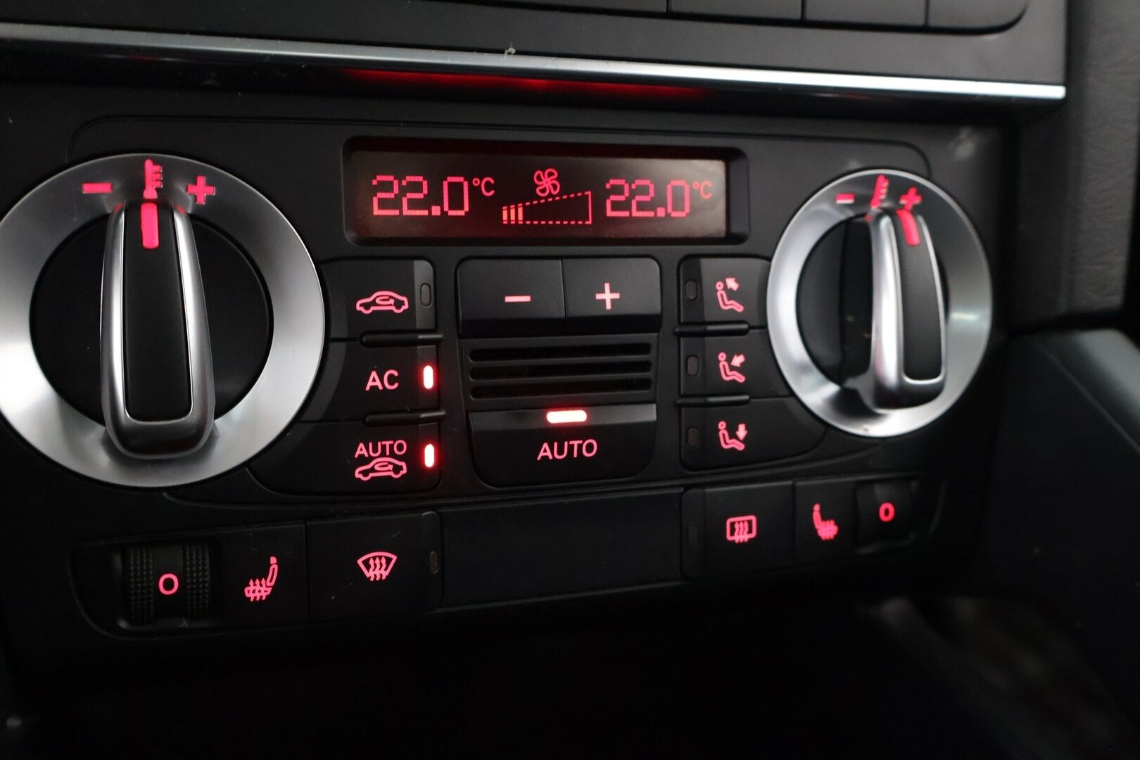 Audi A3 2012 Sportback Attraction S line Business Plus 1,2 TFSI 77 kW Start-Stop // Lohko / Bi-Xenon / Vakkari / Suomi-auto // - Viimeinen huolto 146tkm 3/2025 / Kahdet hyvät renkaat