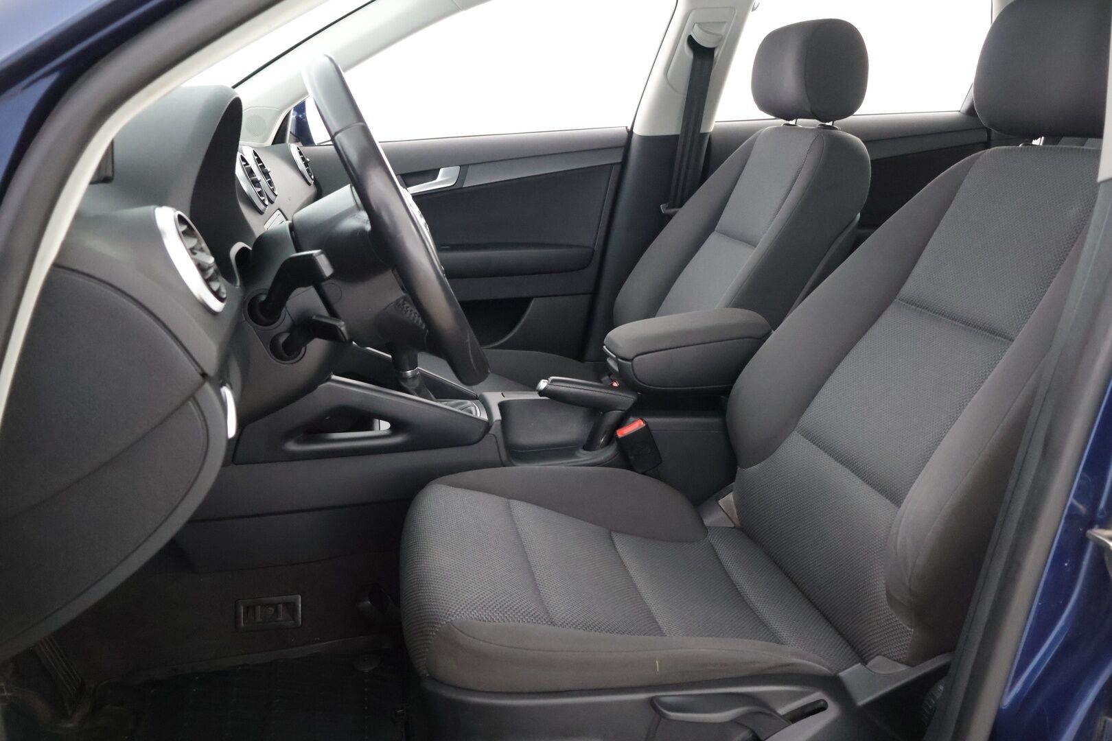 Audi A3 2012 Sportback Attraction S line Business Plus 1,2 TFSI 77 kW Start-Stop // Lohko / Bi-Xenon / Vakkari / Suomi-auto // - Viimeinen huolto 146tkm 3/2025 / Kahdet hyvät renkaat