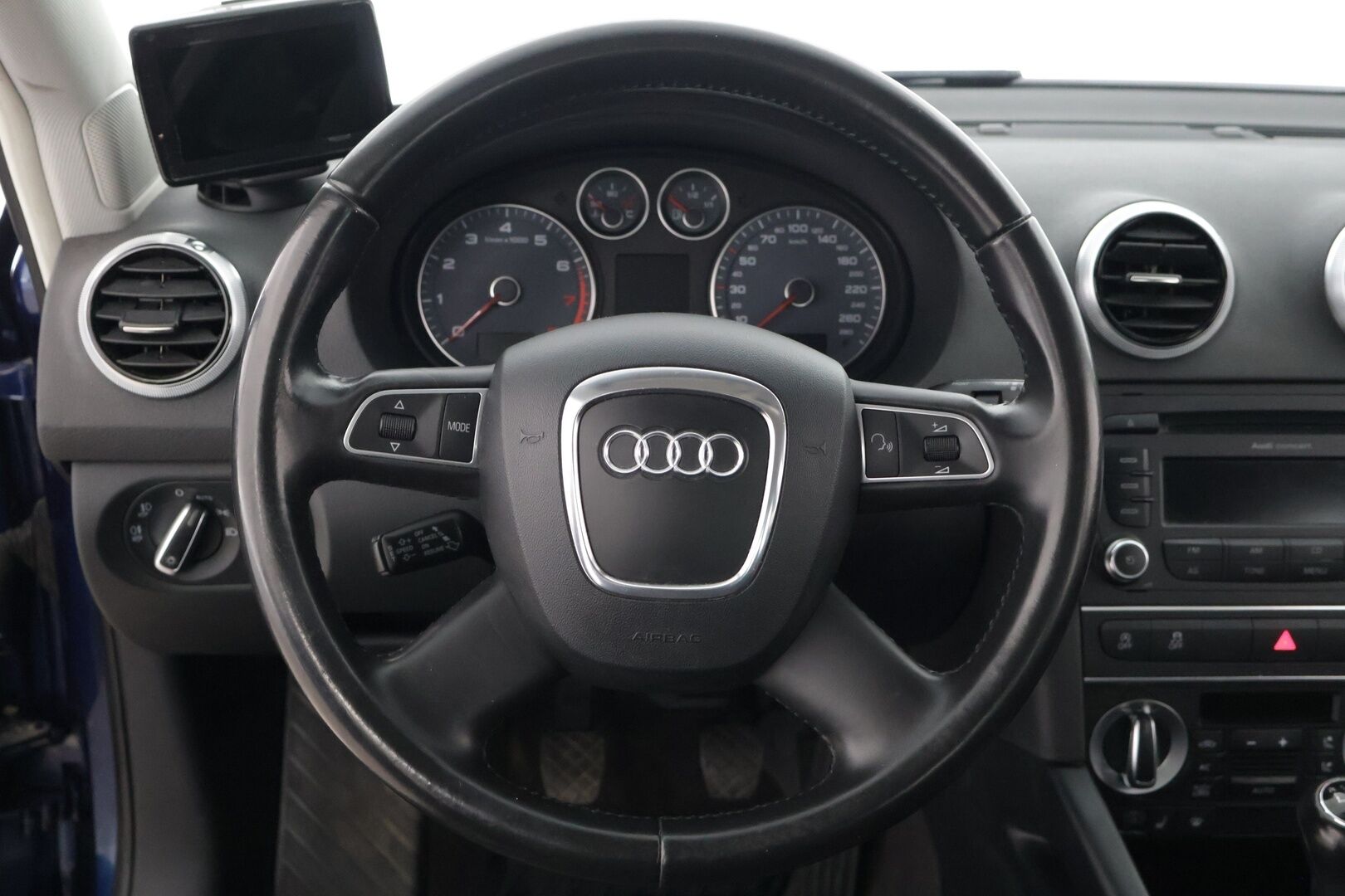 Audi A3 2012 Sportback Attraction S line Business Plus 1,2 TFSI 77 kW Start-Stop // Lohko / Bi-Xenon / Vakkari / Suomi-auto // - Viimeinen huolto 146tkm 3/2025 / Kahdet hyvät renkaat