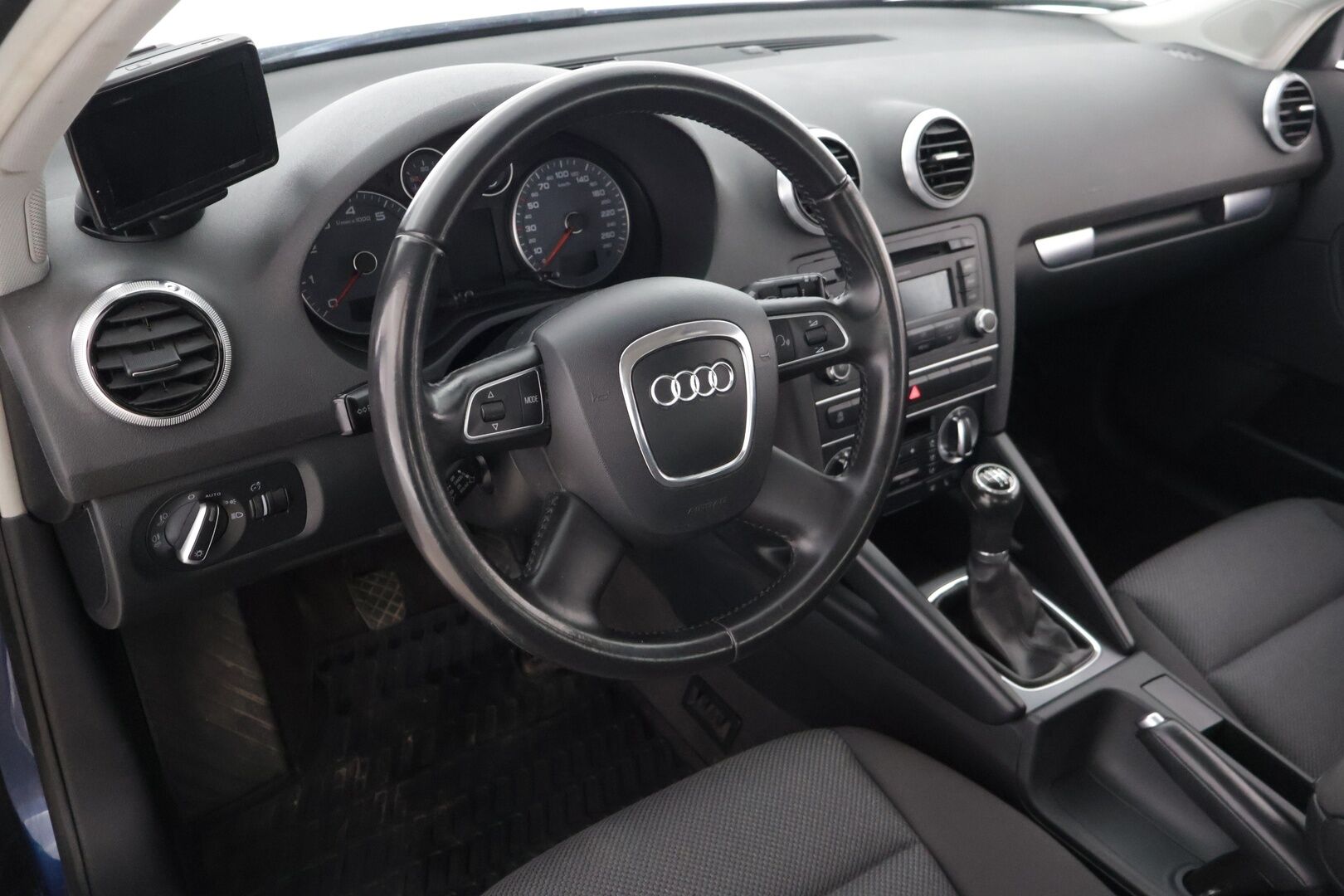 Audi A3 2012 Sportback Attraction S line Business Plus 1,2 TFSI 77 kW Start-Stop // Lohko / Bi-Xenon / Vakkari / Suomi-auto // - Viimeinen huolto 146tkm 3/2025 / Kahdet hyvät renkaat