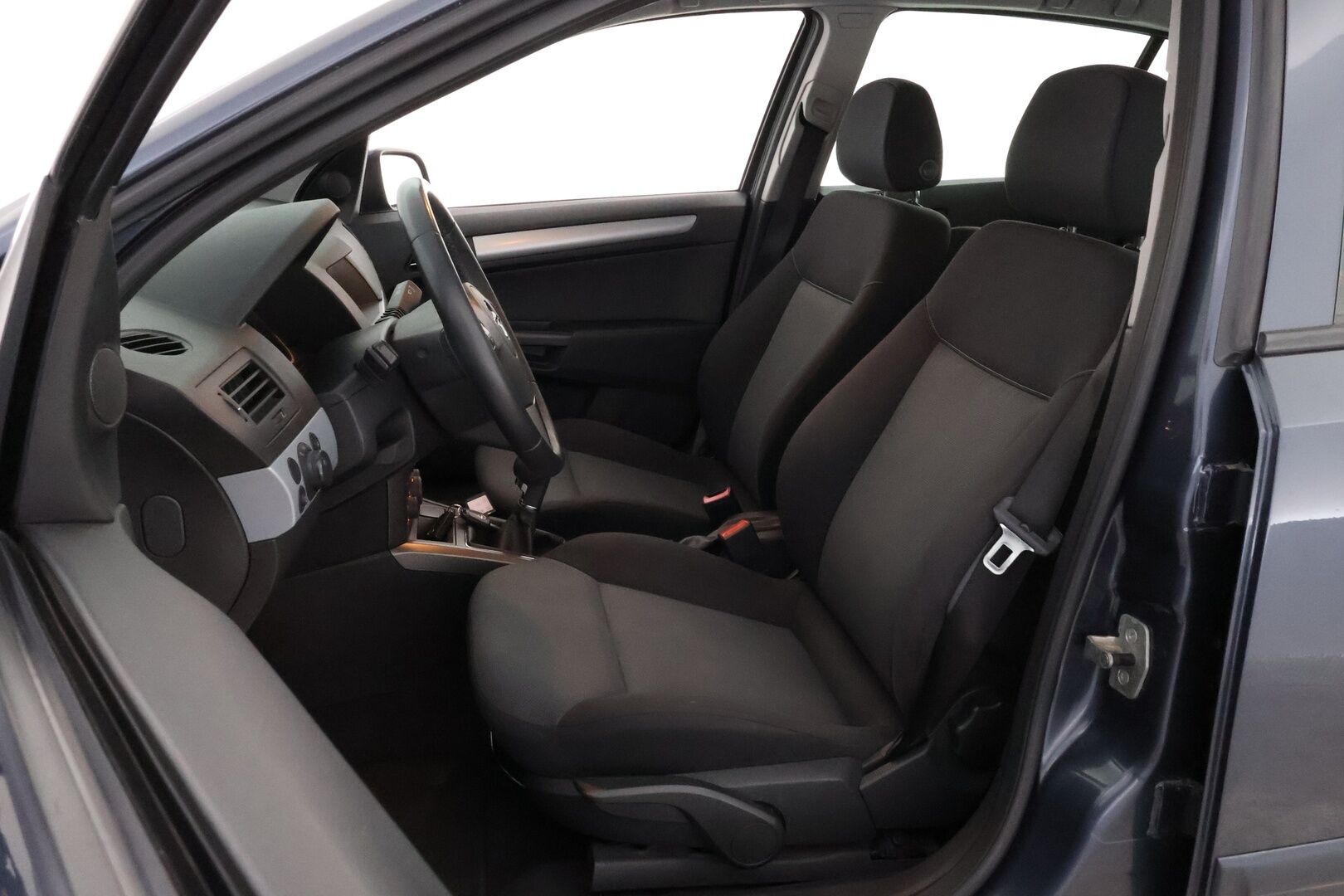 Opel Astra 2006 - YritysOutlet - Myydään vain yrityksille - – Tämä auto myydään YritysOutlet -valikoimasta vain yritykselle