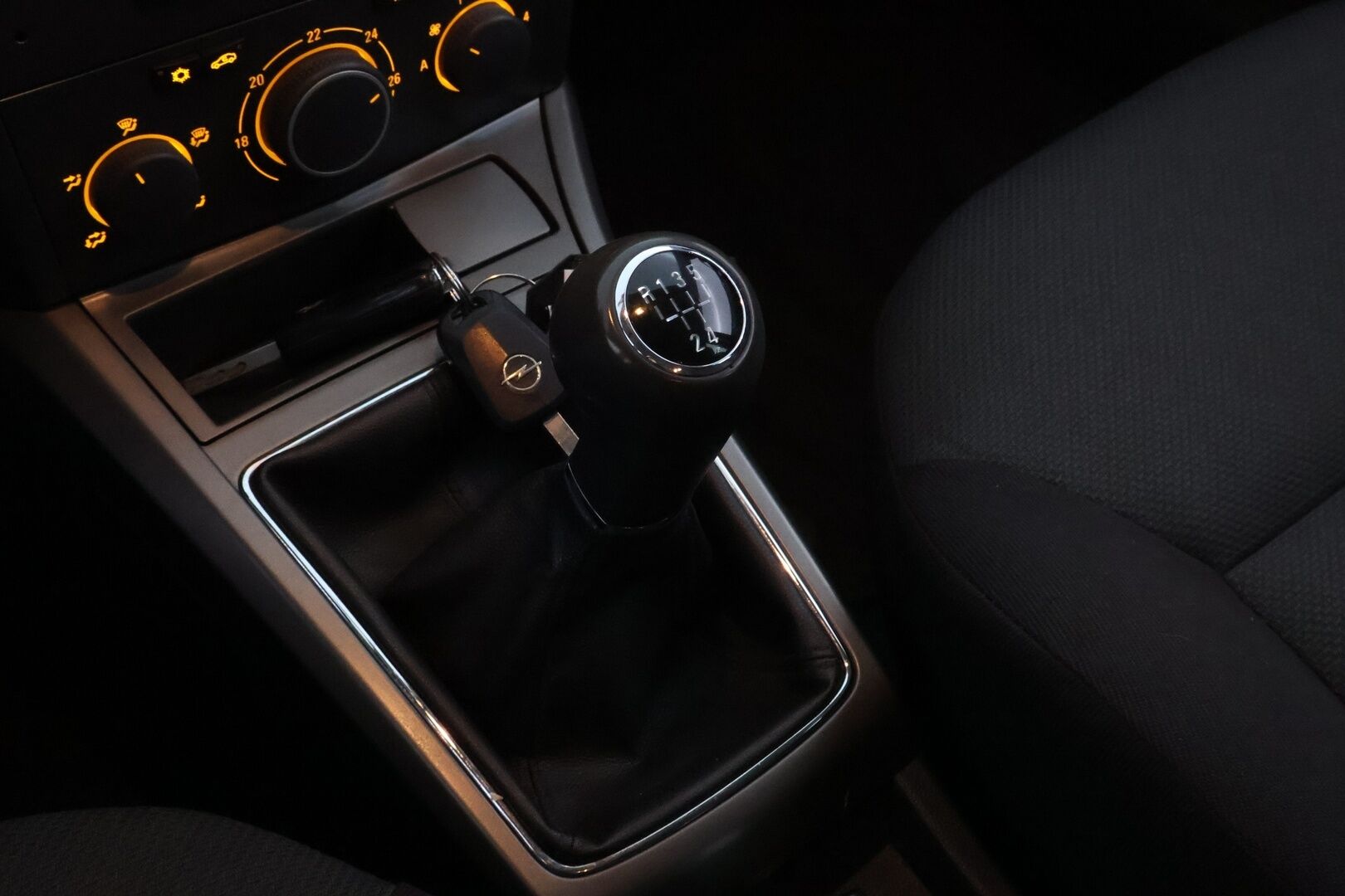 Opel Astra 2006 - YritysOutlet - Myydään vain yrityksille - – Tämä auto myydään YritysOutlet -valikoimasta vain yritykselle