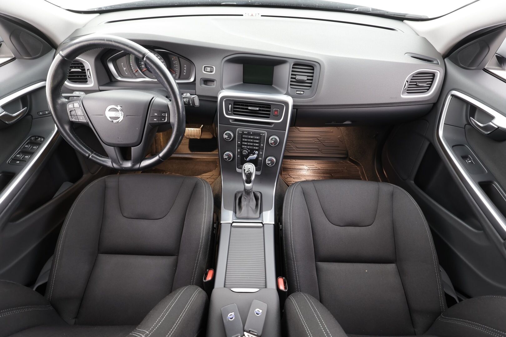 Volvo S60 2014 T4 Kinetic aut * Suomi-auto / Vakkari / CD-Soitin / AC / Kahdet renkaat aluvanteilla * - Lohkolämmitin