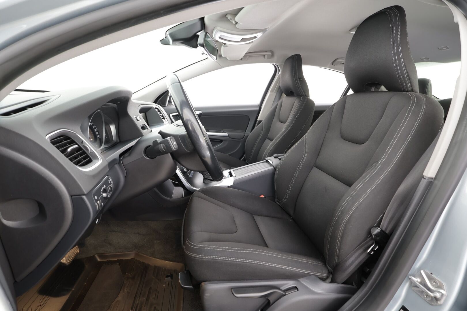 Volvo S60 2014 T4 Kinetic aut * Suomi-auto / Vakkari / CD-Soitin / AC / Kahdet renkaat aluvanteilla * - Lohkolämmitin