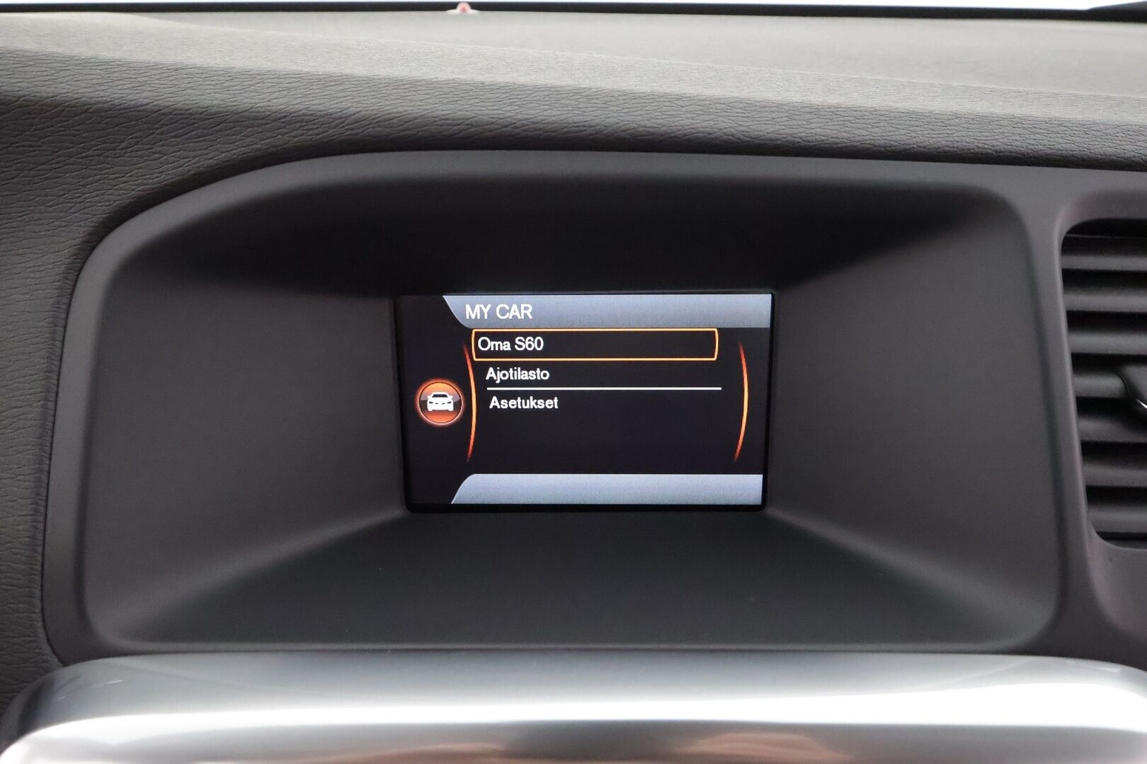 Volvo S60 2014 T4 Kinetic aut * Suomi-auto / Vakkari / CD-Soitin / AC / Kahdet renkaat aluvanteilla * - Lohkolämmitin