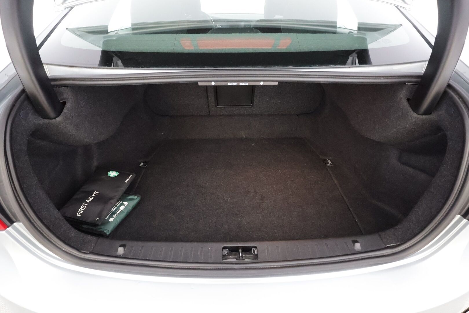 Volvo S60 2014 T4 Kinetic aut * Suomi-auto / Vakkari / CD-Soitin / AC / Kahdet renkaat aluvanteilla * - Lohkolämmitin