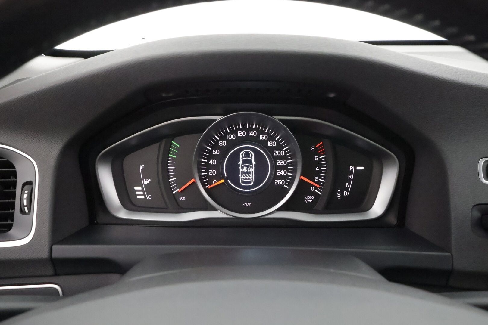 Volvo S60 2014 T4 Kinetic aut * Suomi-auto / Vakkari / CD-Soitin / AC / Kahdet renkaat aluvanteilla * - Lohkolämmitin