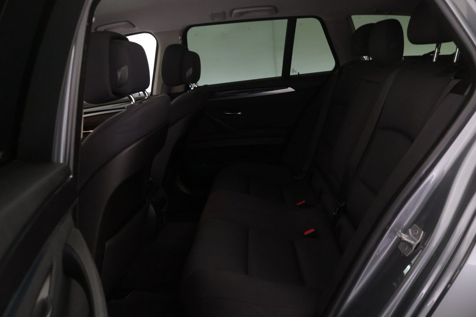 BMW 520 2013 TwinPower Turbo A F11 Touring Business Automatic - Webasto | Juuri katsastettu! | Sport-vaihteisto | Suomi-auto | Upea huoltohistoria! | Tutkat | M-Sport alusta