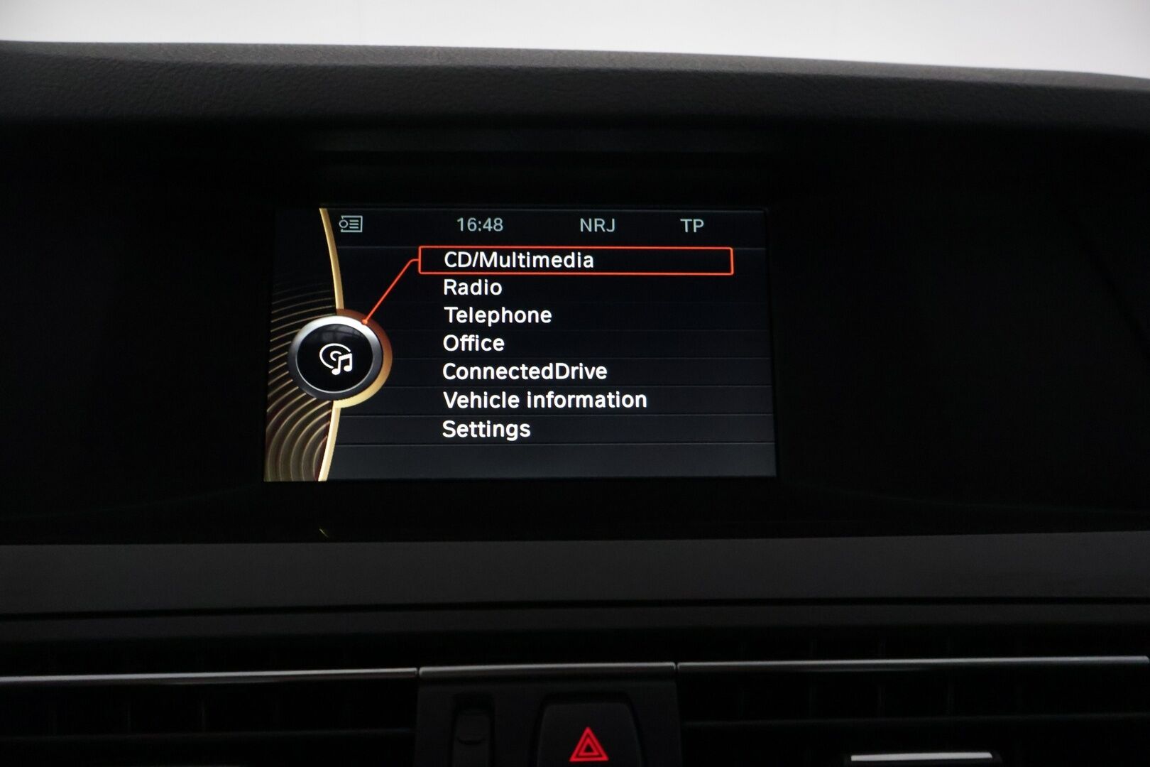 BMW 520 2013 TwinPower Turbo A F11 Touring Business Automatic - Webasto | Juuri katsastettu! | Sport-vaihteisto | Suomi-auto | Upea huoltohistoria! | Tutkat | M-Sport alusta