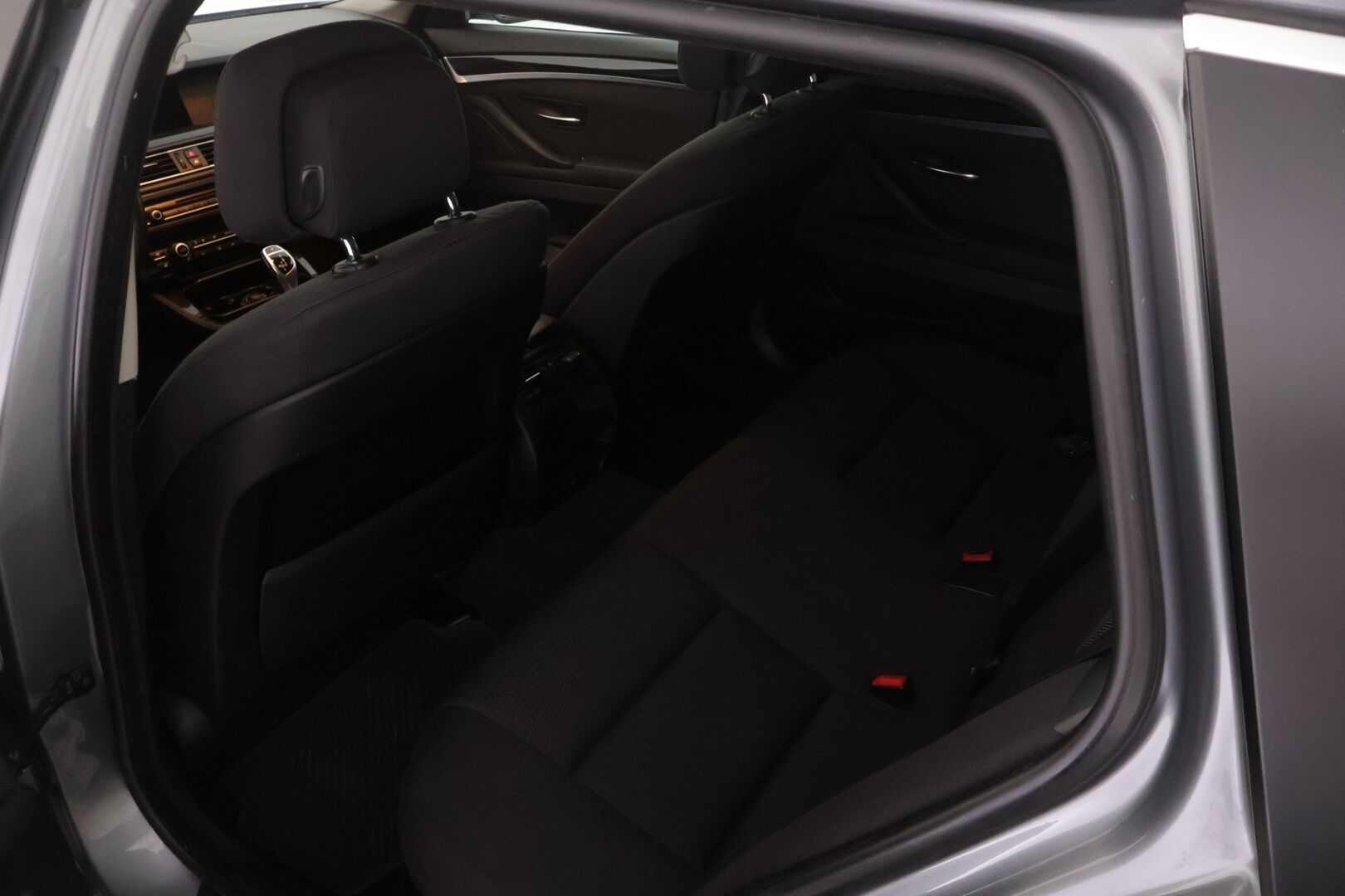BMW 520 2013 TwinPower Turbo A F11 Touring Business Automatic - Webasto | Juuri katsastettu! | Sport-vaihteisto | Suomi-auto | Upea huoltohistoria! | Tutkat | M-Sport alusta