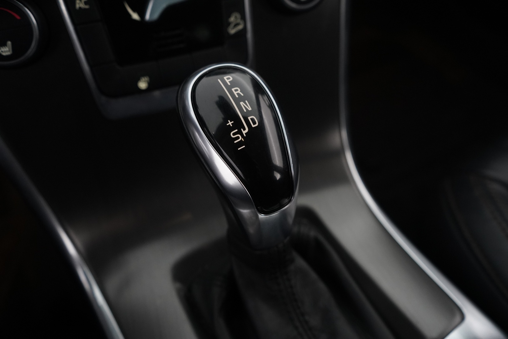 Volvo XC60 2014 D4 AWD Summum Aut. *Webasto / Vakkari / Koukku / Nahat / Digimittaristo* - Suomi-auto / Särmä huoltohistoria / Tuulilasi uusittu juuri / Juuri katsastettu / Jakohihna vaihdettu 263tkm - HULLU BLACKWEEK KORKOTARJOUS 2,49%