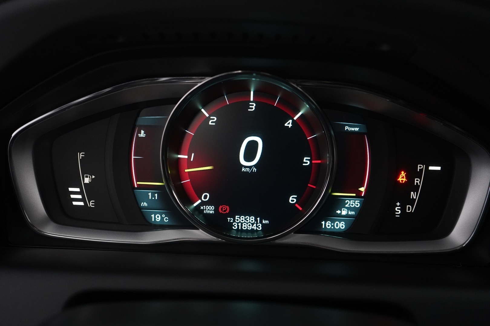 Volvo XC60 2014 D4 AWD Summum Aut. *Webasto / Vakkari / Koukku / Nahat / Digimittaristo* - Suomi-auto / Särmä huoltohistoria / Tuulilasi uusittu juuri / Juuri katsastettu / Jakohihna vaihdettu 263tkm - HULLU BLACKWEEK KORKOTARJOUS 2,49%