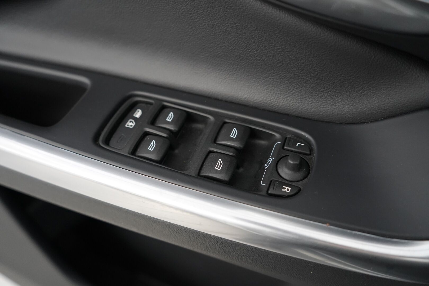 Volvo XC60 2014 D4 AWD Summum aut - Webasto / Vakkari / Koukku / Nahat / Digimittaristo