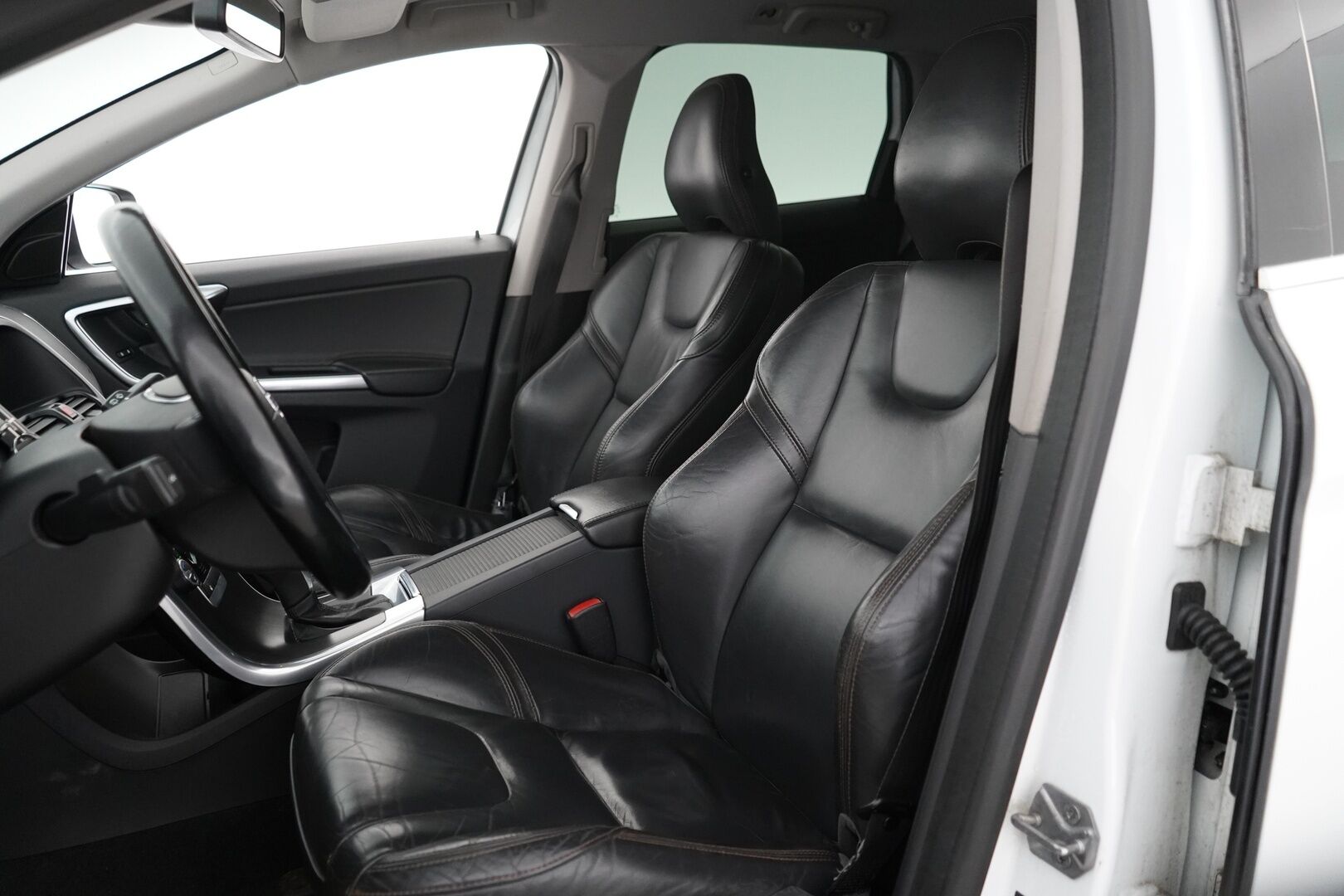 Volvo XC60 2014 D4 AWD Summum Aut. *Webasto / Vakkari / Koukku / Nahat / Digimittaristo* - Suomi-auto / Särmä huoltohistoria / Tuulilasi uusittu juuri / Juuri katsastettu / Jakohihna vaihdettu 263tkm - HULLU BLACKWEEK KORKOTARJOUS 2,49%