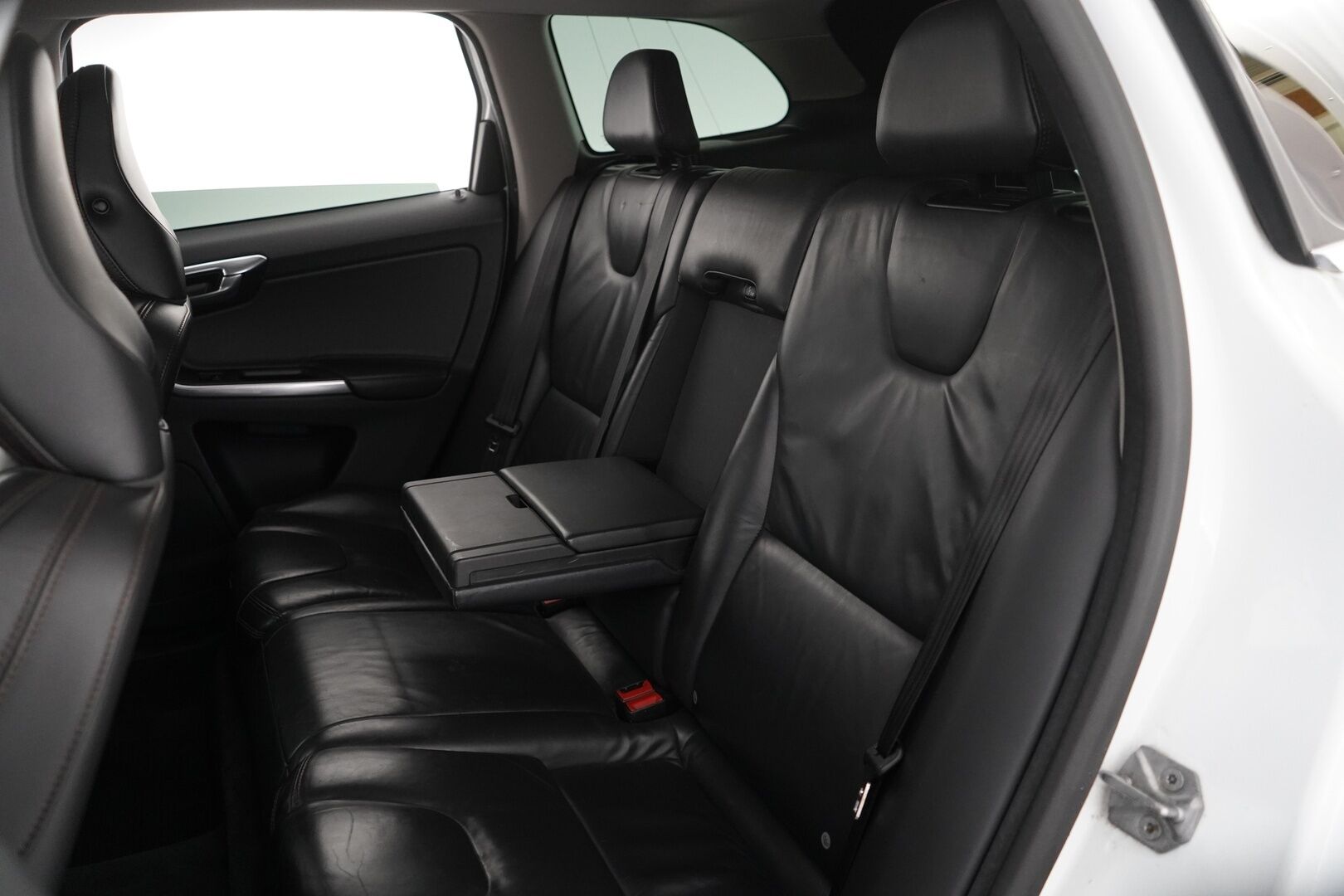 Volvo XC60 2014 D4 AWD Summum Aut. *Webasto / Vakkari / Koukku / Nahat / Digimittaristo* - Suomi-auto / Särmä huoltohistoria / Tuulilasi uusittu juuri / Juuri katsastettu / Jakohihna vaihdettu 263tkm - HULLU BLACKWEEK KORKOTARJOUS 2,49%