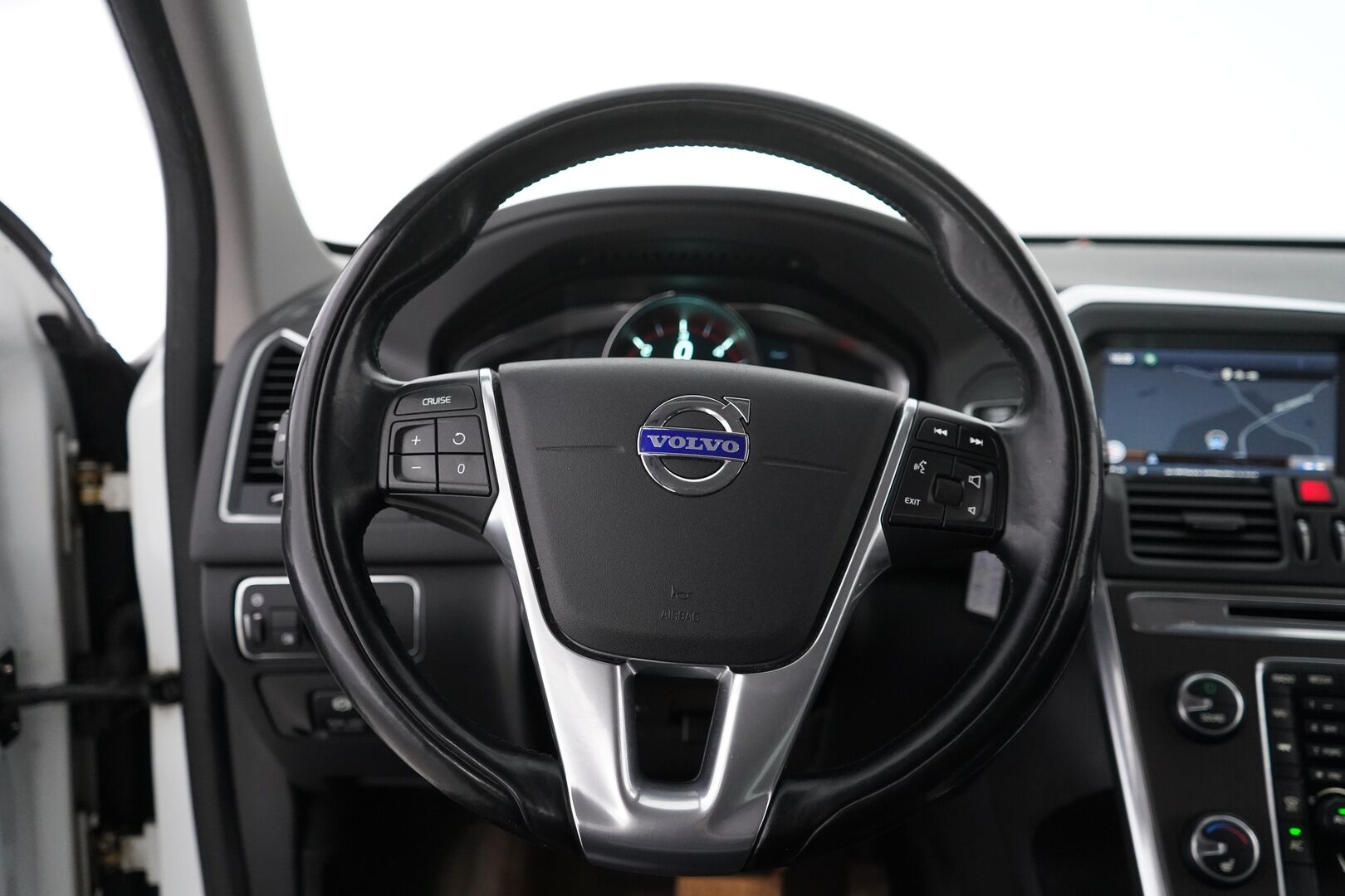 Volvo XC60 2014 D4 AWD Summum aut - Webasto / Vakkari / Koukku / Nahat / Digimittaristo