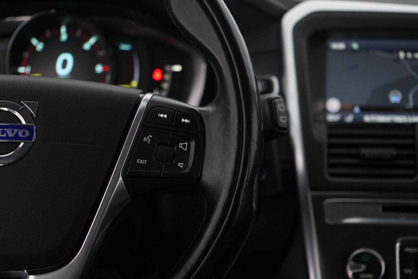 Volvo XC60 2014 D4 AWD Summum aut - Webasto / Vakkari / Koukku / Nahat / Digimittaristo