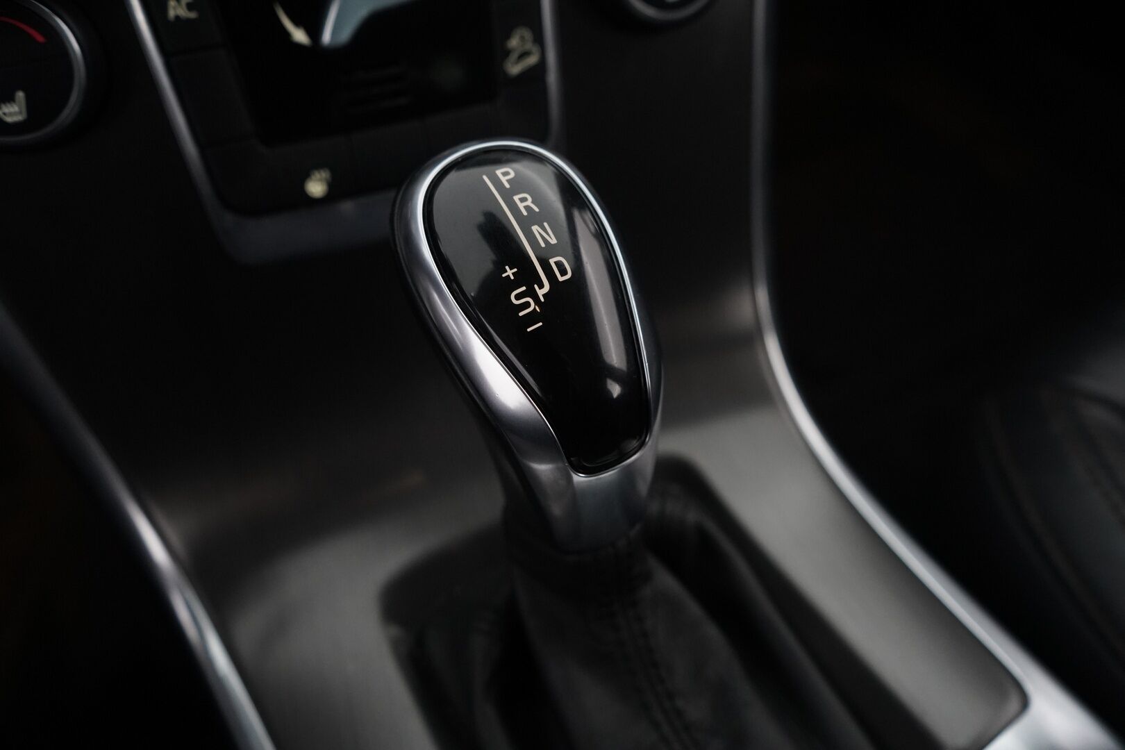 Volvo XC60 2014 D4 AWD Summum aut - Webasto / Vakkari / Koukku / Nahat / Digimittaristo