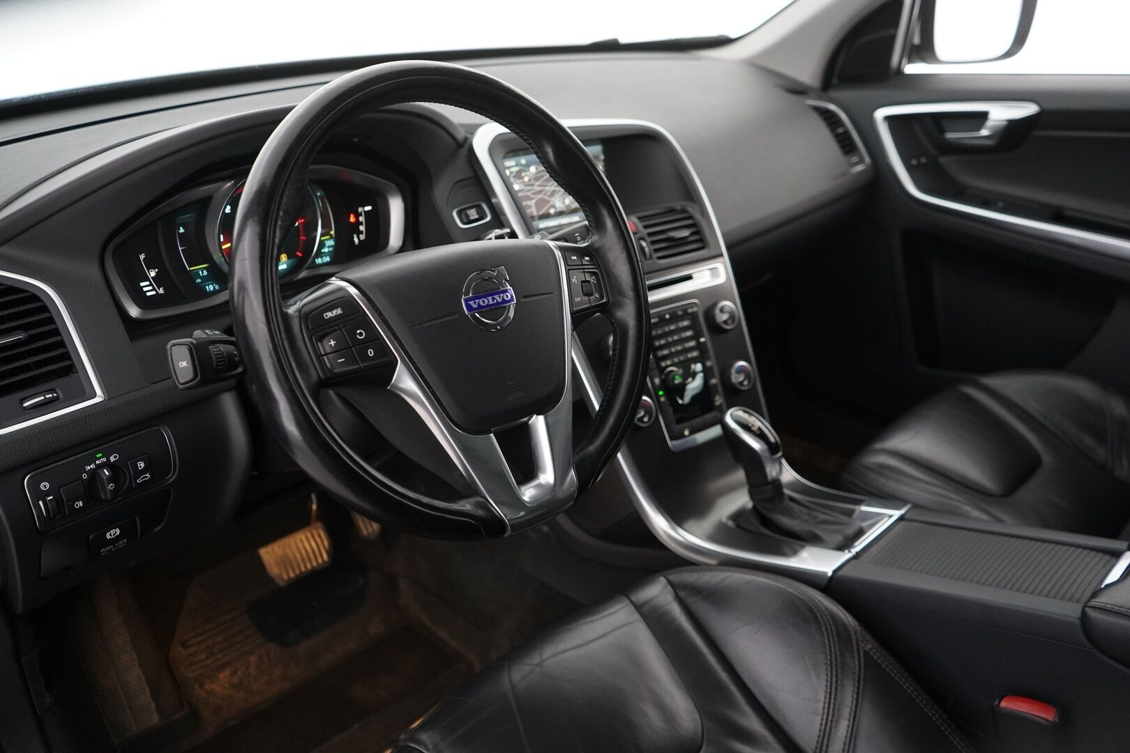 Volvo XC60 2014 D4 AWD Summum Aut. *Webasto / Vakkari / Koukku / Nahat / Digimittaristo* - Suomi-auto / Särmä huoltohistoria / Tuulilasi uusittu juuri / Juuri katsastettu / Jakohihna vaihdettu 263tkm - HULLUT BLACKWEEK JATKOT - KORKOTARJOUS 2,49%