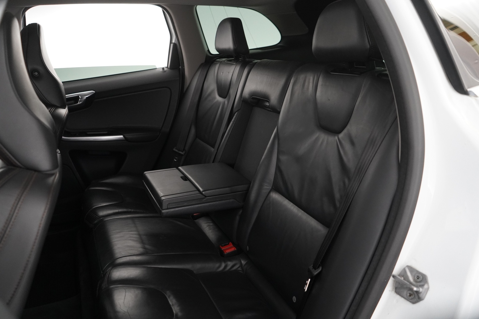 Volvo XC60 2014 D4 AWD Summum Aut. *Webasto / Vakkari / Koukku / Nahat / Digimittaristo* - Suomi-auto / Särmä huoltohistoria / Tuulilasi uusittu juuri / Juuri katsastettu / Jakohihna vaihdettu 263tkm - HULLU BLACKWEEK KORKOTARJOUS 2,49%