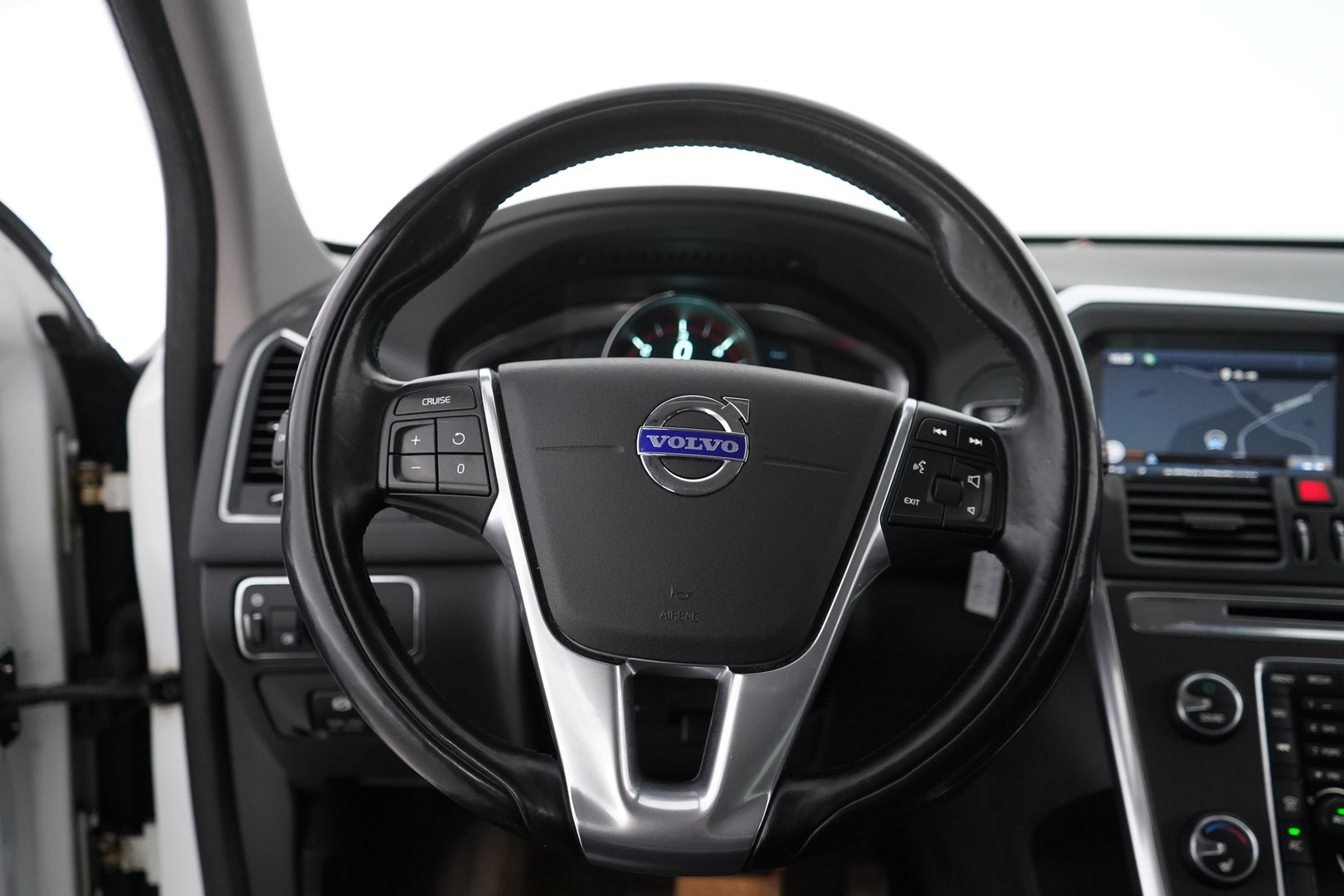 Volvo XC60 2014 D4 AWD Summum Aut. *Webasto / Vakkari / Koukku / Nahat / Digimittaristo* - Suomi-auto / Särmä huoltohistoria / Tuulilasi uusittu juuri / Juuri katsastettu / Jakohihna vaihdettu 263tkm - HULLU BLACKWEEK KORKOTARJOUS 2,49%